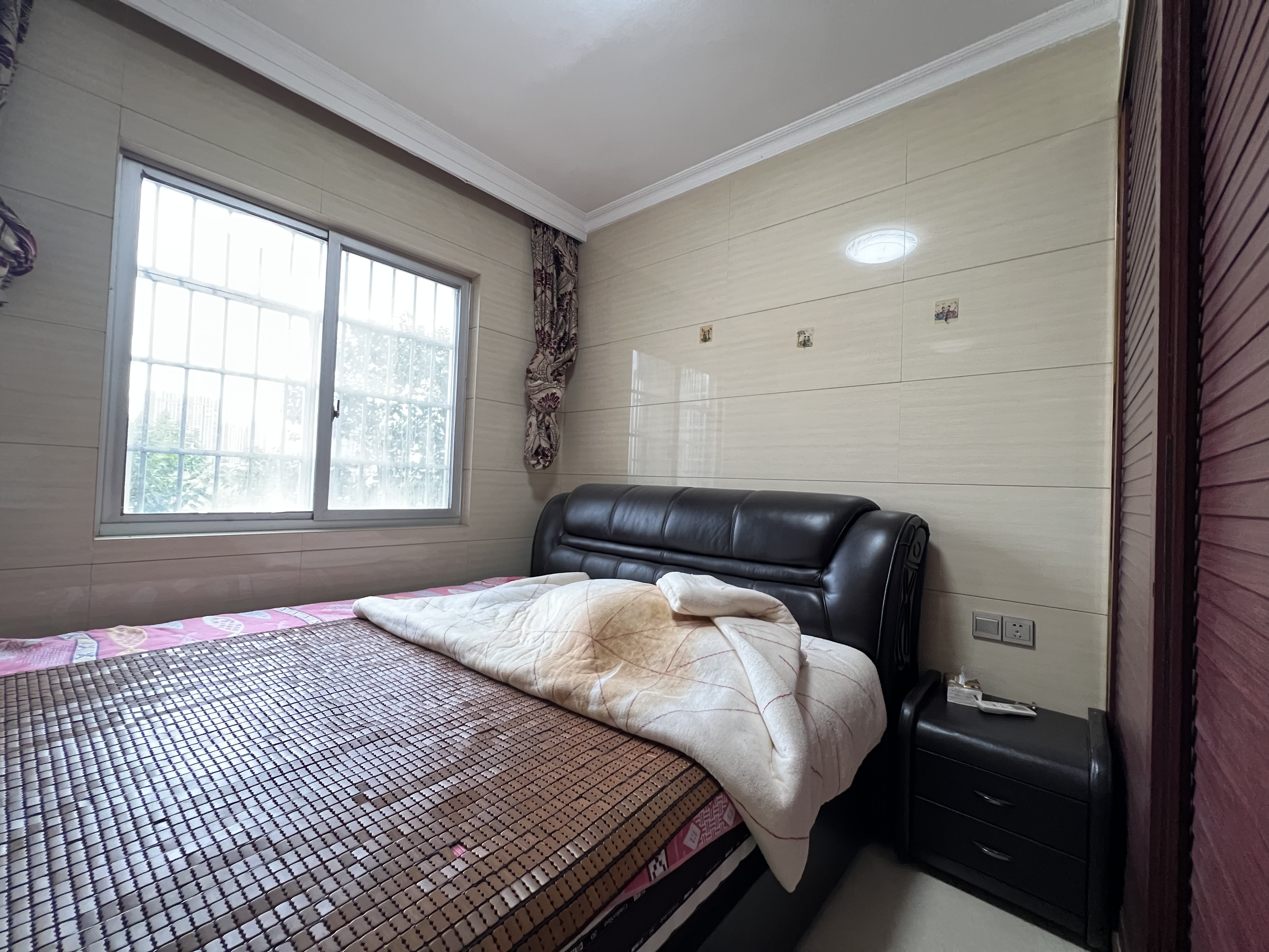 山河锦园 4室2厅2卫 100.0万 山河锦园 4室2厅2卫 100.0万室内图