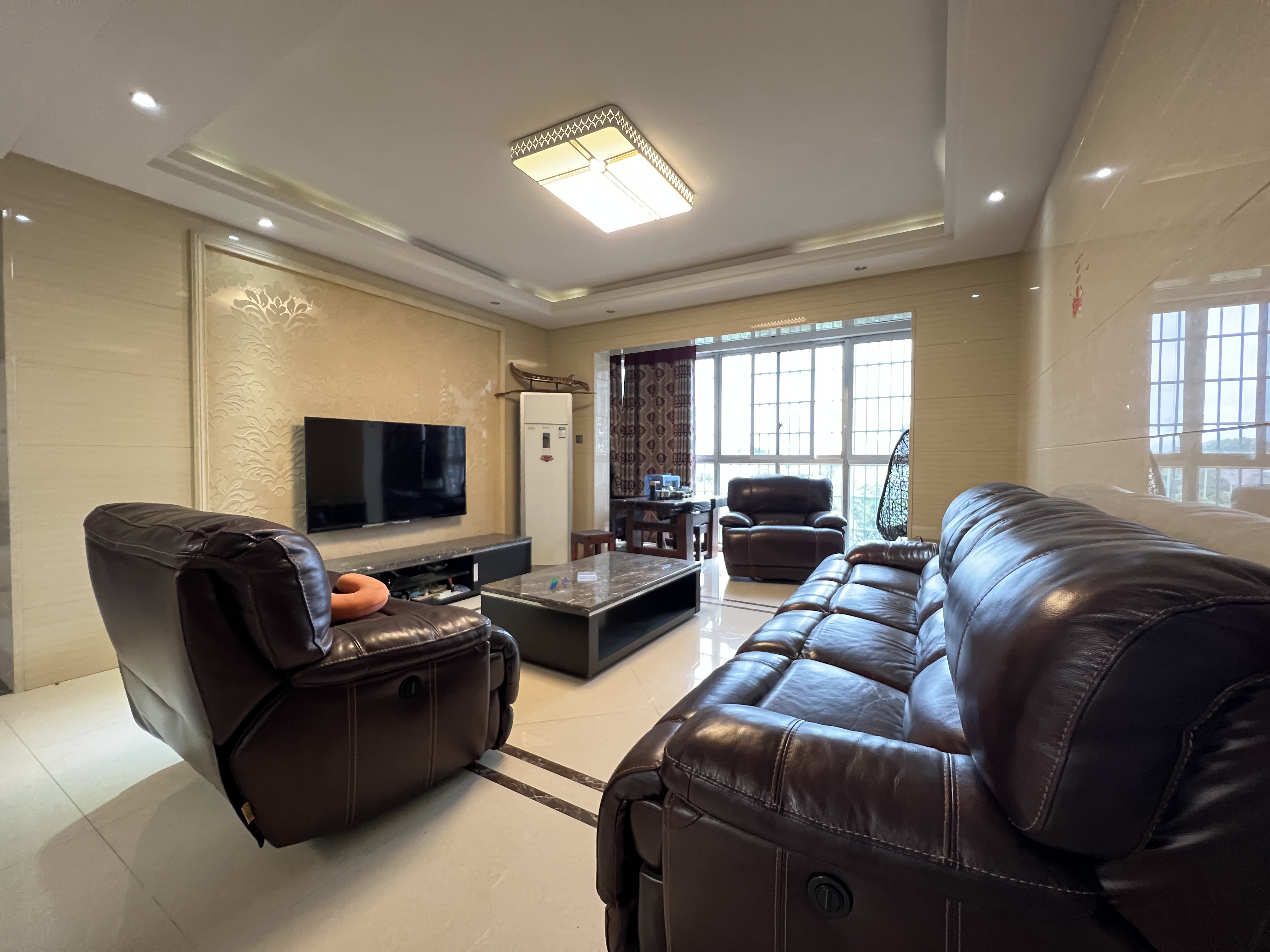 山河锦园 4室2厅2卫 100.0万 山河锦园 4室2厅2卫 100.0万室内图