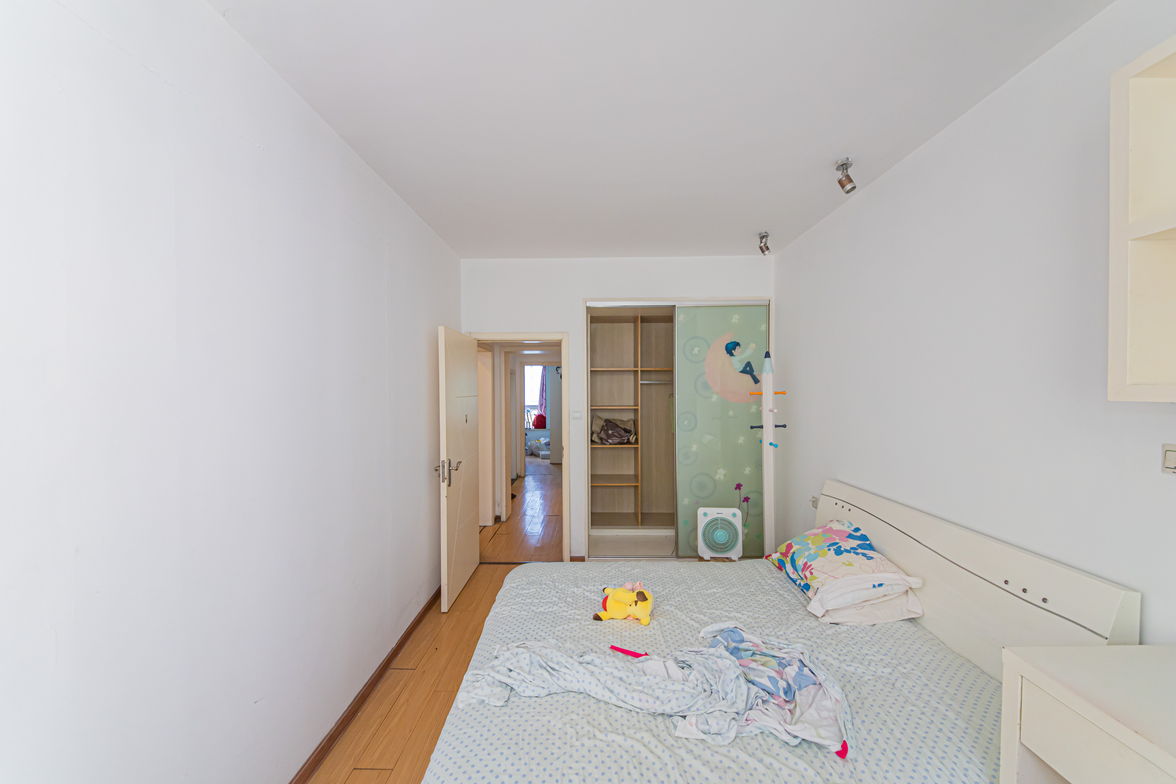 生活艺术城  4室2厅2卫   146.00万卧室