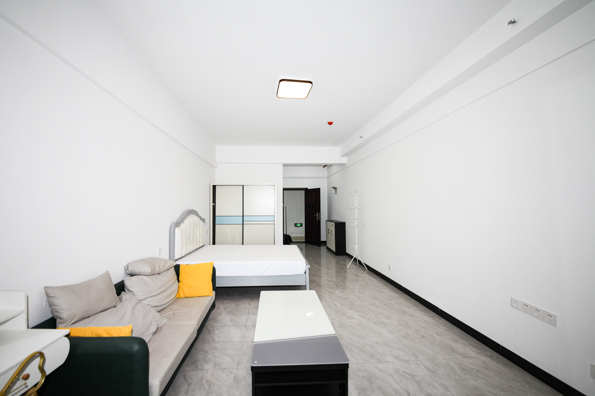 明发国际城  1室1厅1卫    30.0万 明发国际城  1室1厅1卫    30.0万客厅