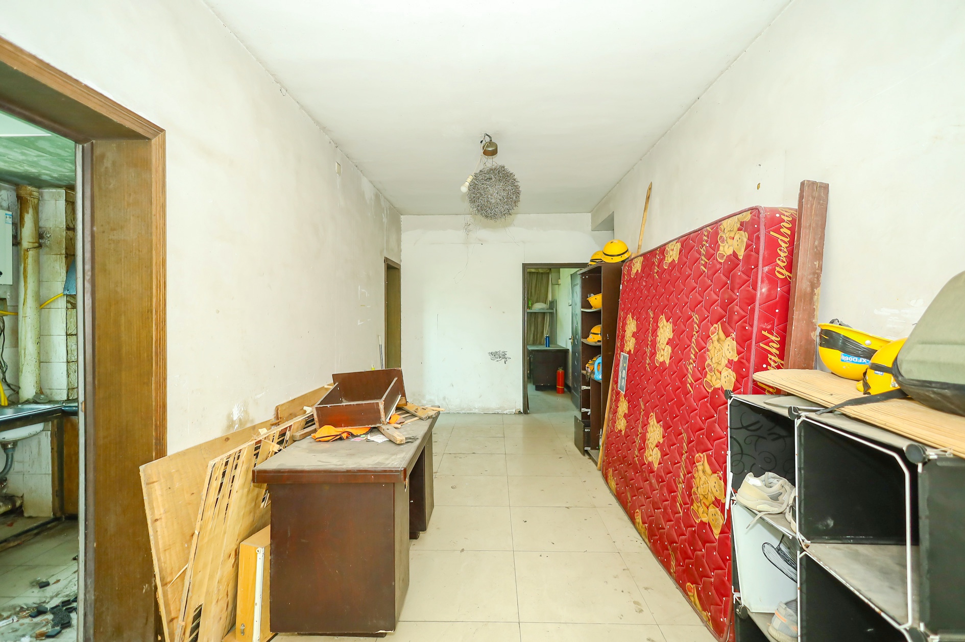 中南汽车世界 4室2厅2卫 42.8万 中南汽车世界 4室2厅2卫 42.8万客厅