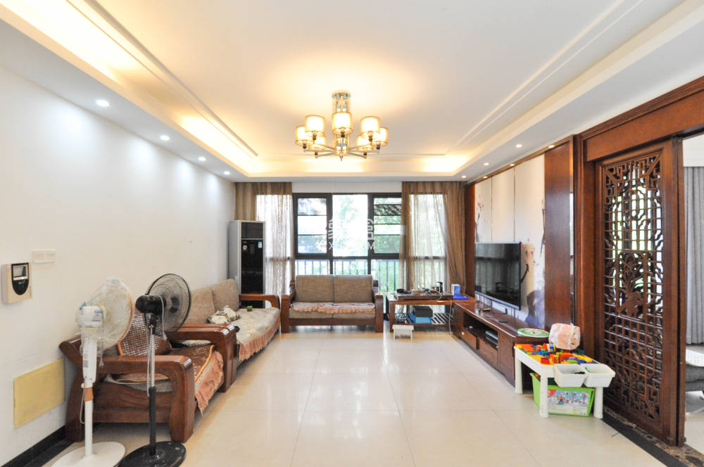 麓谷明珠  4室2厅2卫    146.0万