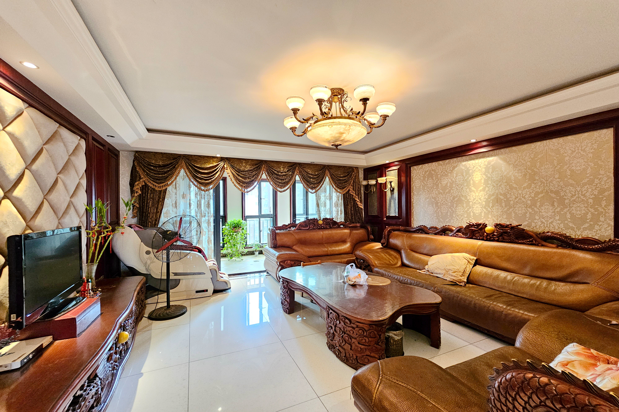 中隆国际御玺 4室2厅2卫 220.0万 中隆国际御玺 4室2厅2卫 220.0万客厅