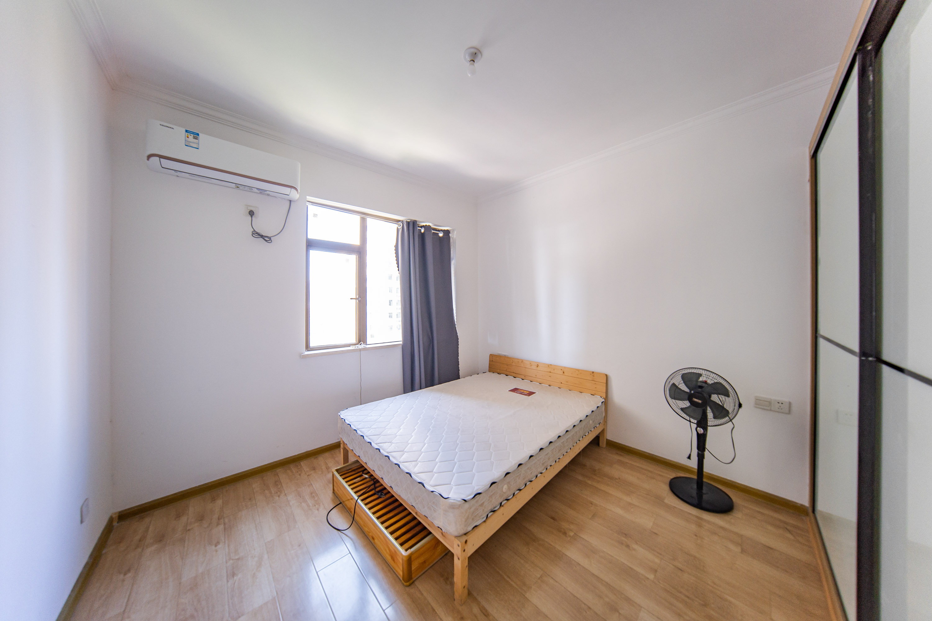 江山帝景哈佛  2室2厅1卫    102.0万卧室