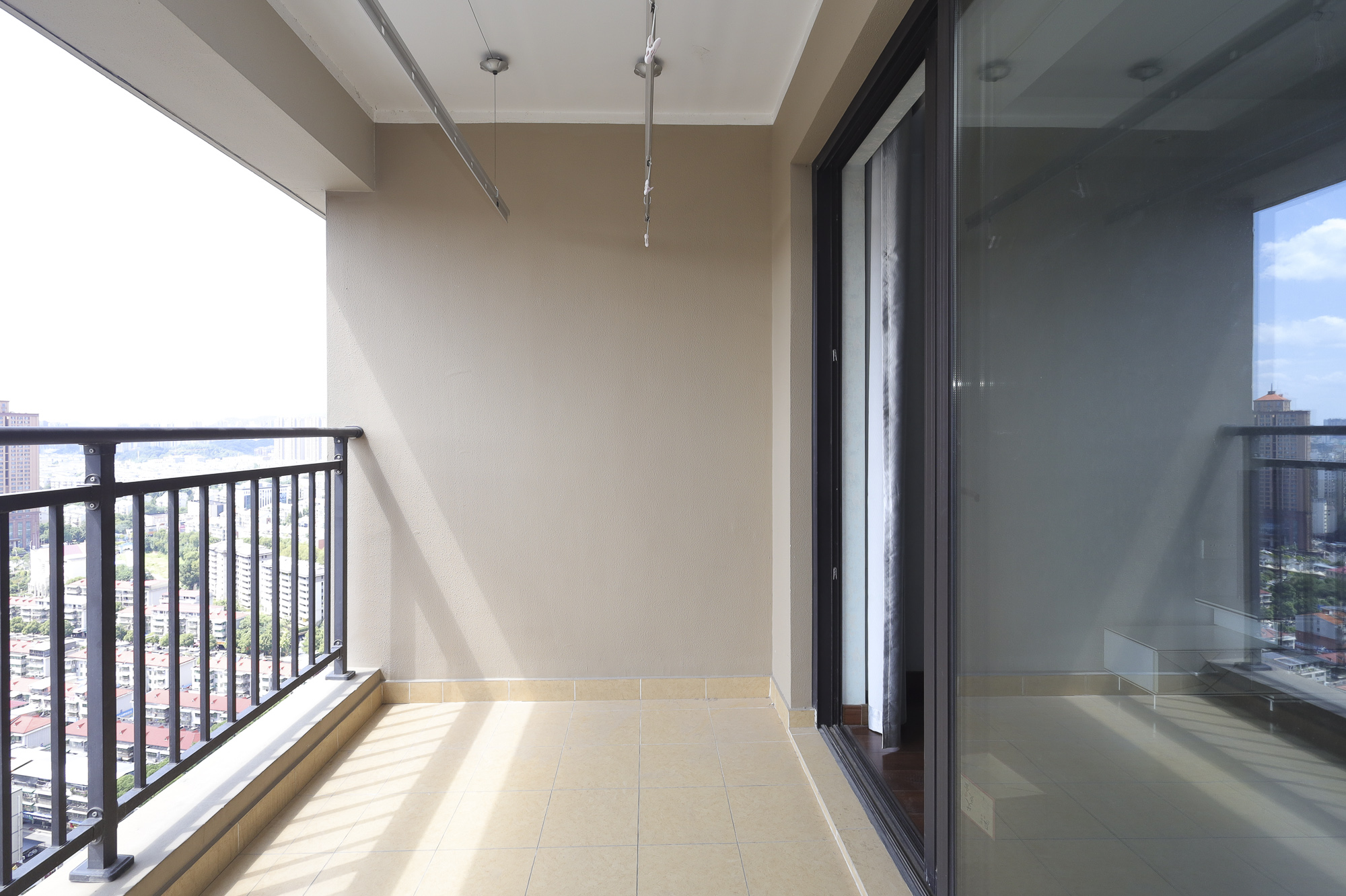 万科里金域国际  3室2厅2卫   209.30万阳台