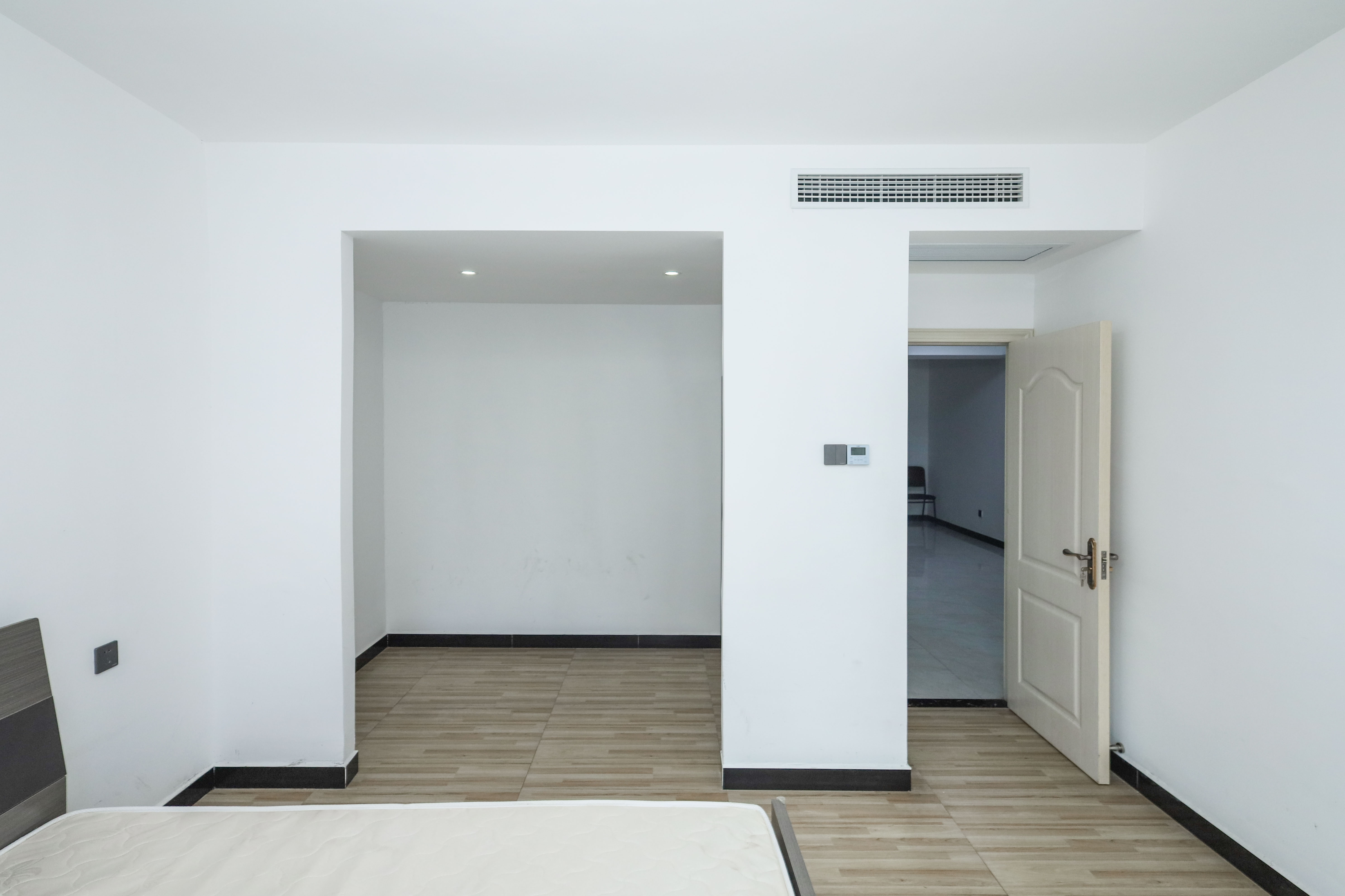 建发央著  4室3厅2卫    199.0万卧室