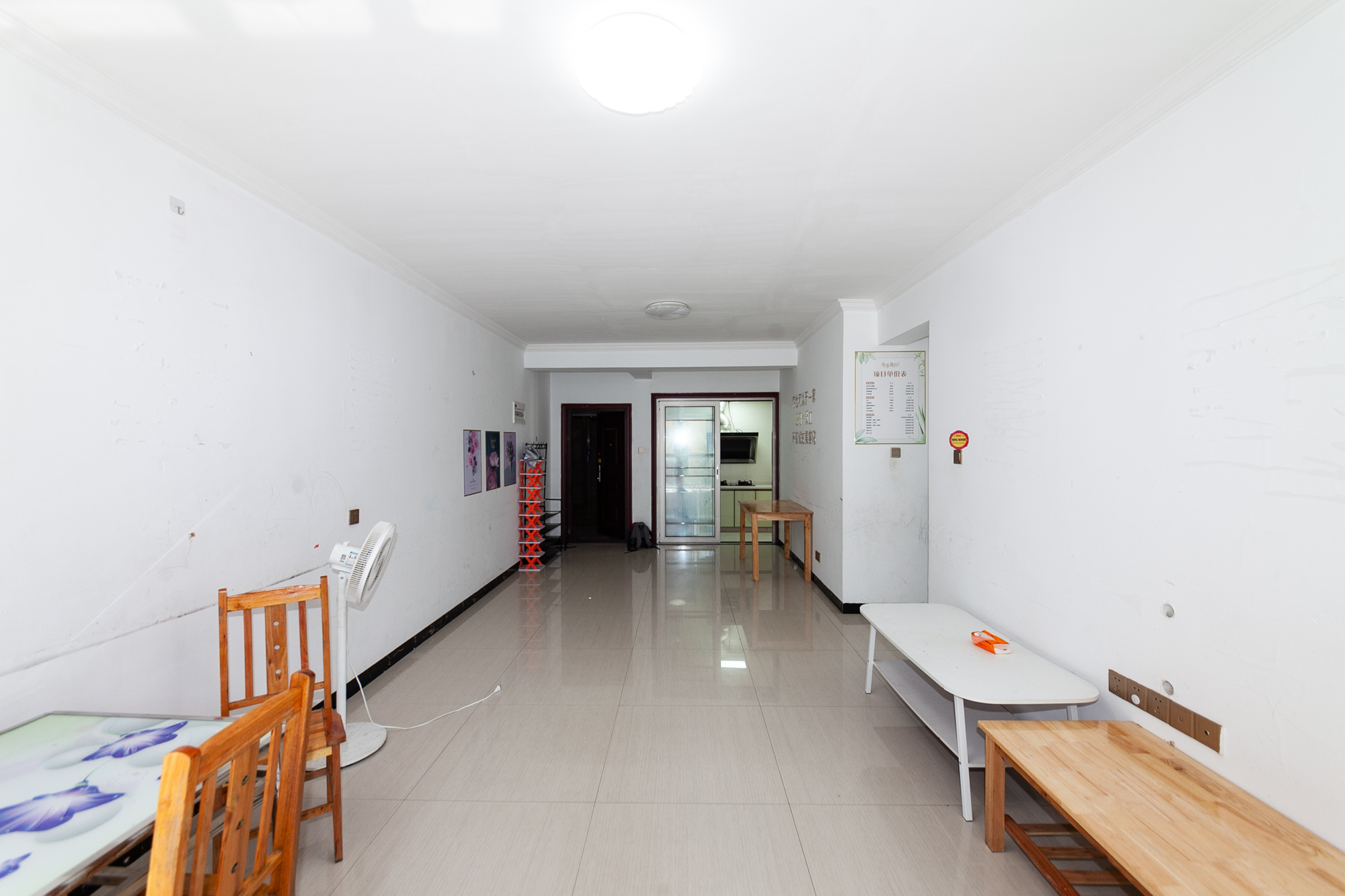 乾源国际 3室2厅2卫 73.0万 乾源国际 3室2厅2卫 73.0万客厅