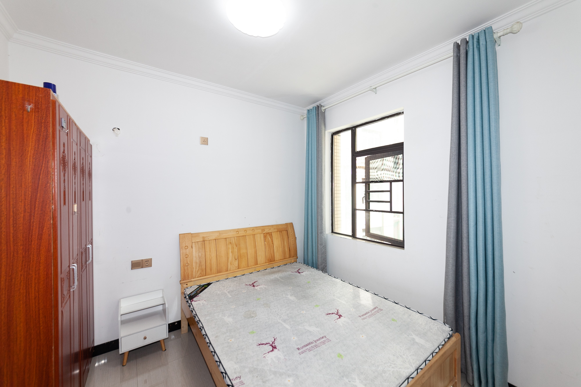 乾源国际 3室2厅2卫 73.0万 乾源国际 3室2厅2卫 73.0万卧室