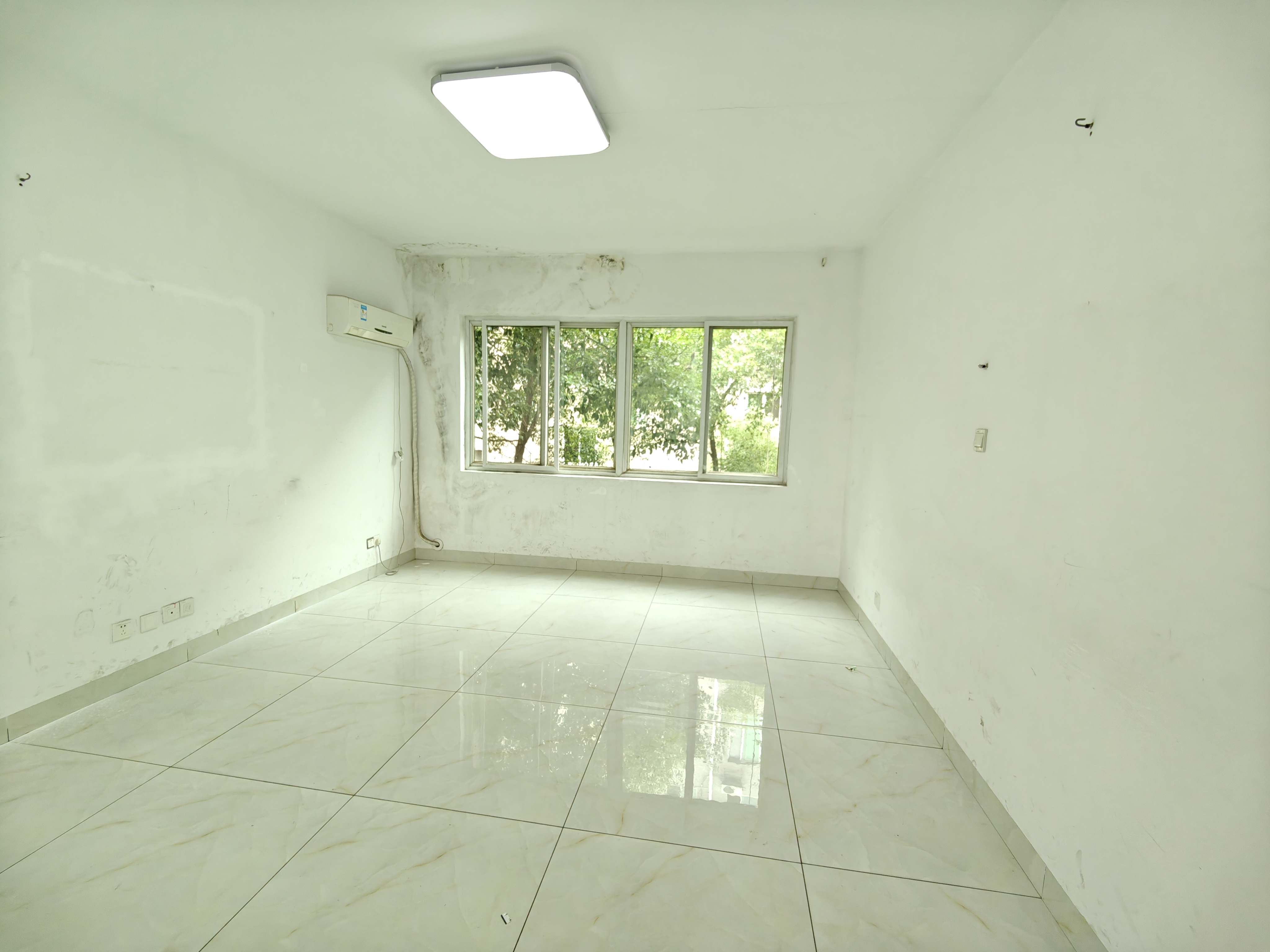 香山美境 4室2厅2卫 70.0万 香山美境 4室2厅2卫 70.0万室内图