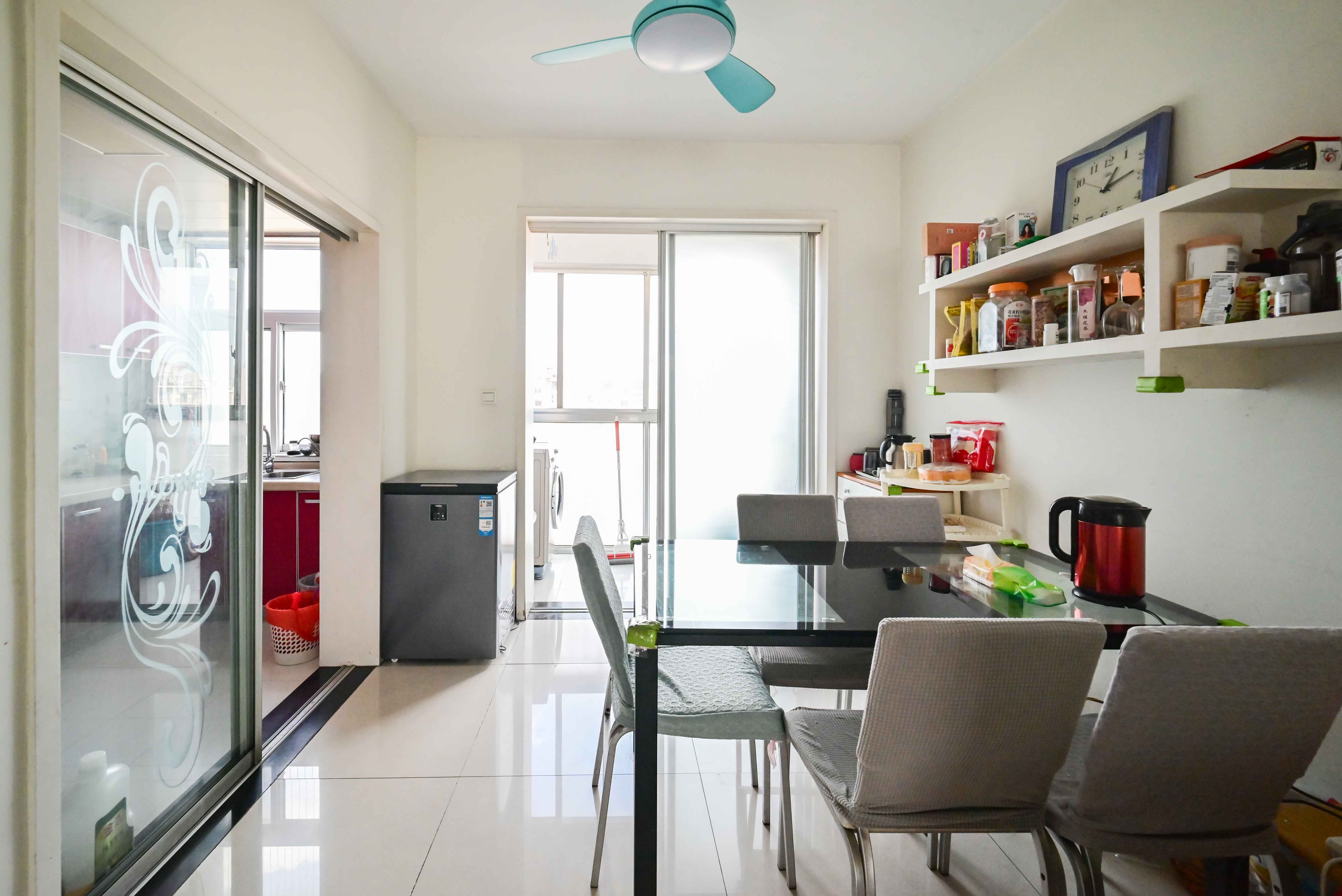 嘉盛华庭(一期、二期、三期)  3室2厅2卫    115.0万 嘉盛华庭(一期、二期、三期)  3室2厅2卫    115.0万客厅