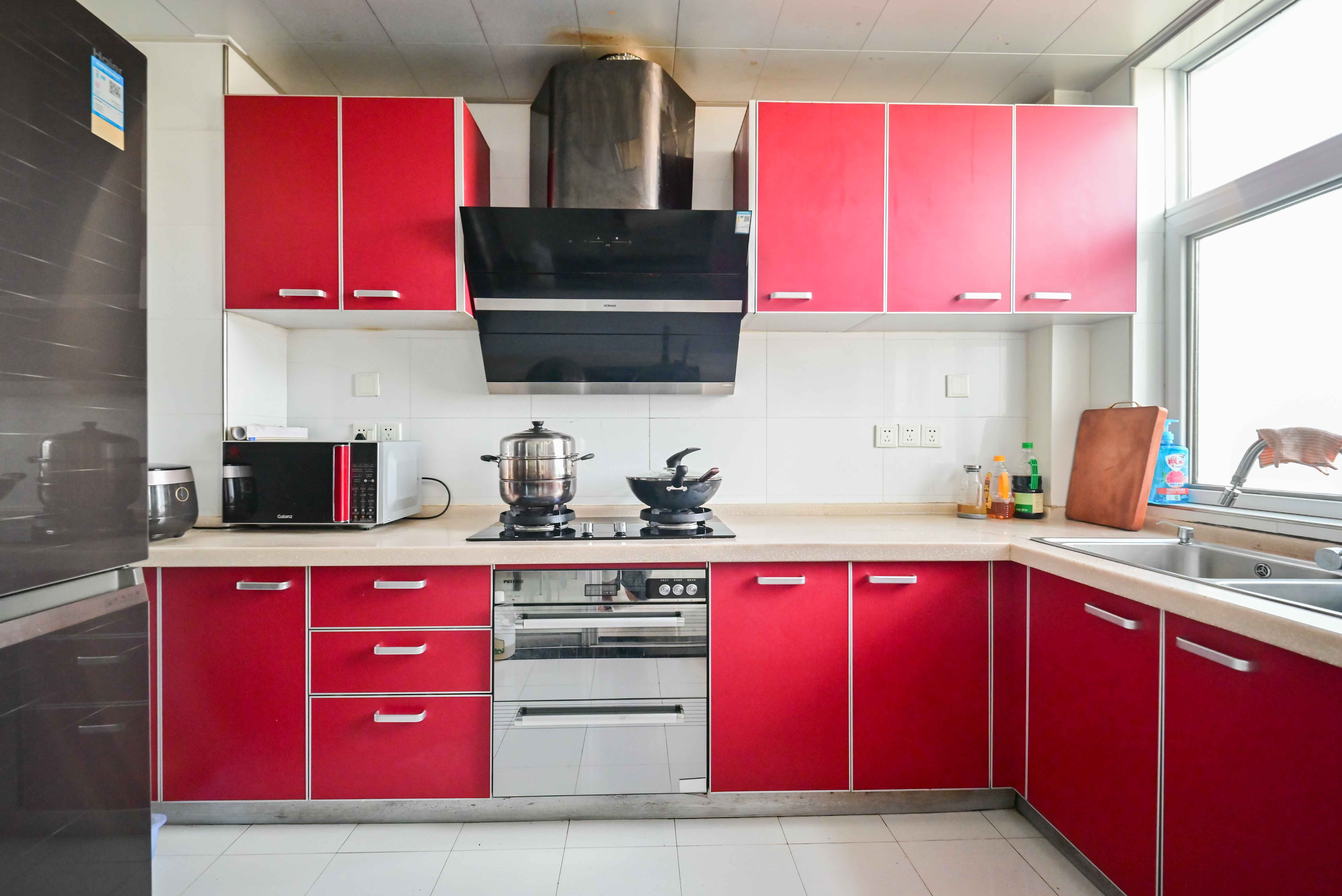 嘉盛华庭(一期、二期、三期)  3室2厅2卫    115.0万 嘉盛华庭(一期、二期、三期)  3室2厅2卫    115.0万厨房