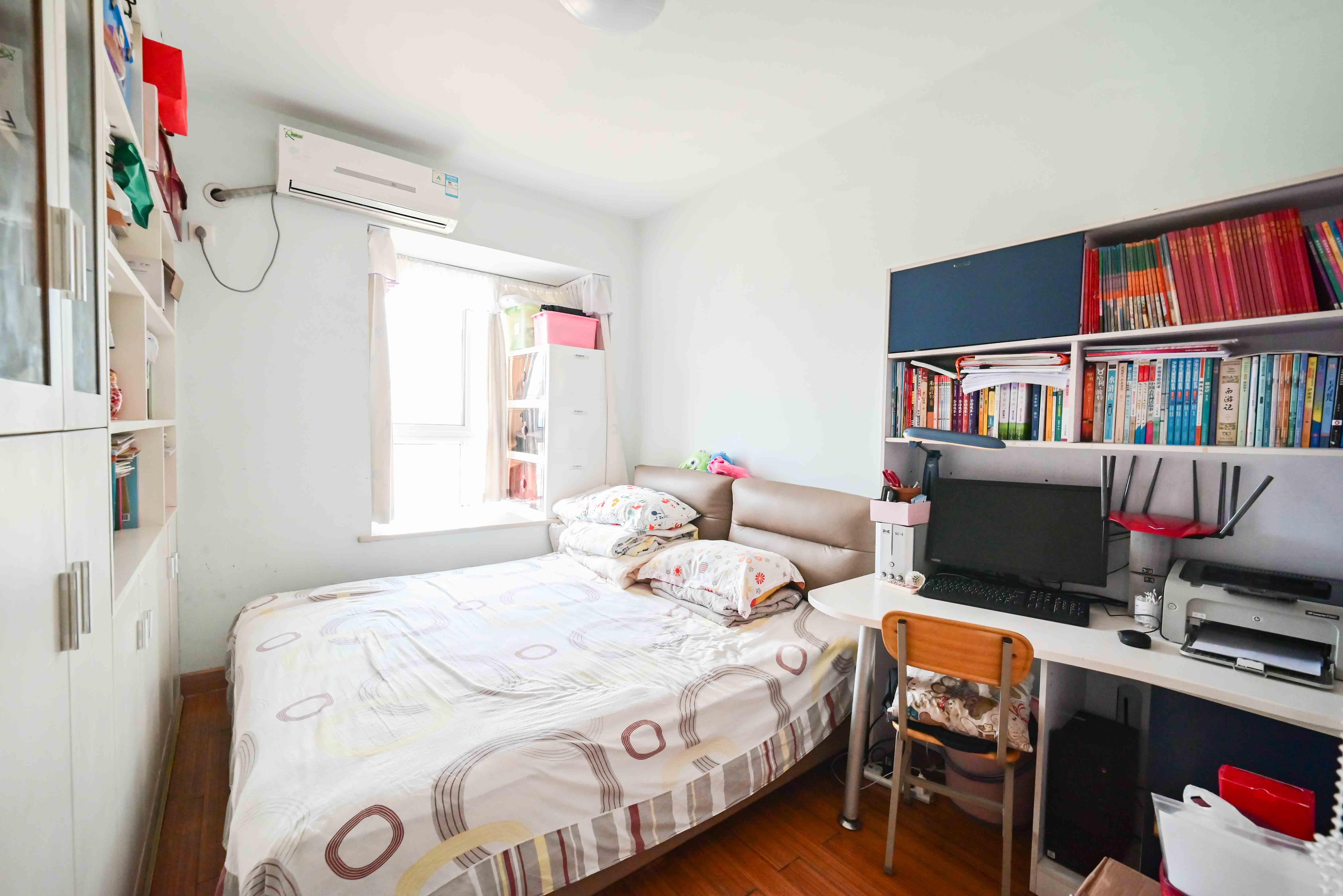 嘉盛华庭(一期、二期、三期)  3室2厅2卫    115.0万 嘉盛华庭(一期、二期、三期)  3室2厅2卫    115.0万卧室