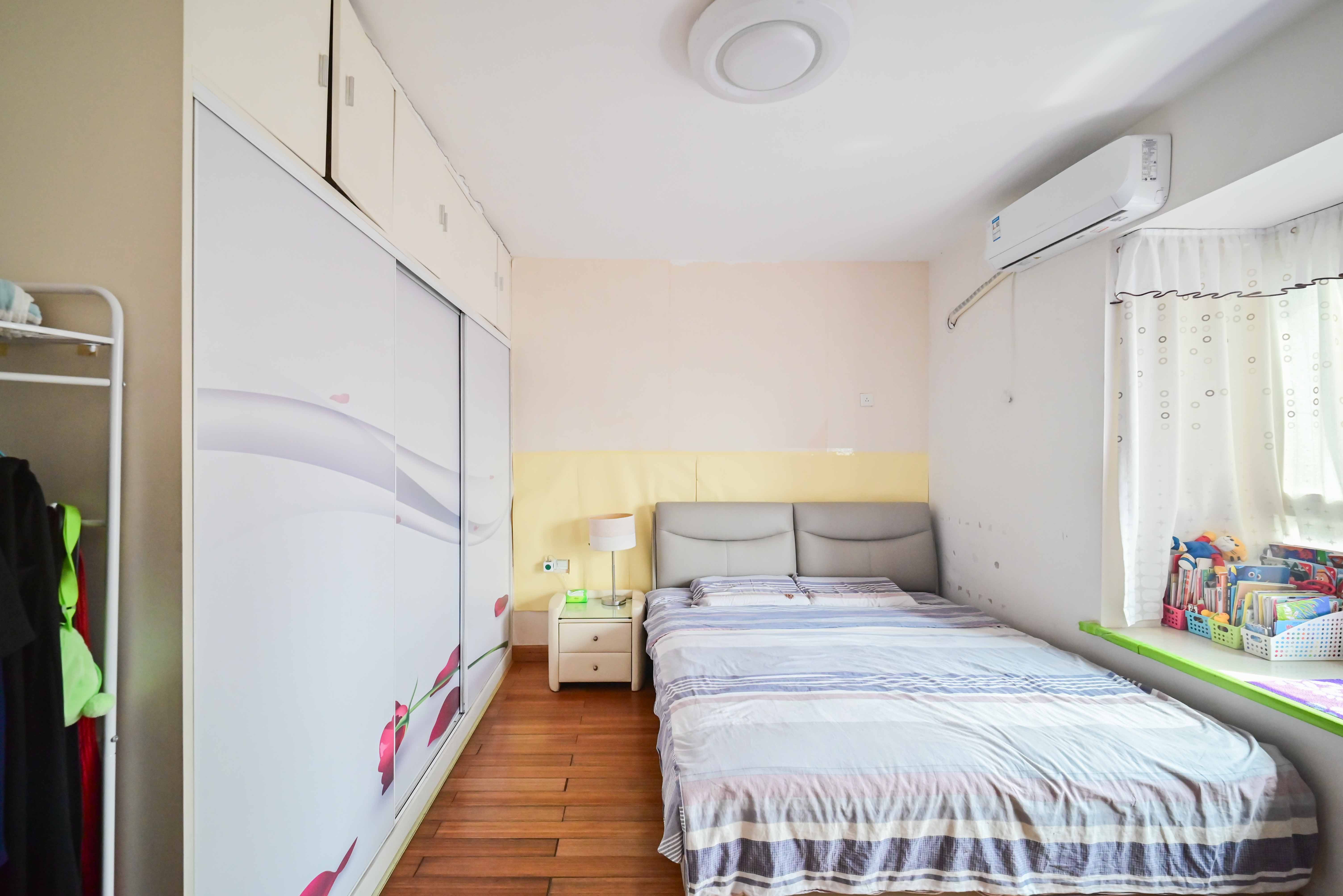 嘉盛华庭(一期、二期、三期)  3室2厅2卫    115.0万 嘉盛华庭(一期、二期、三期)  3室2厅2卫    115.0万卧室