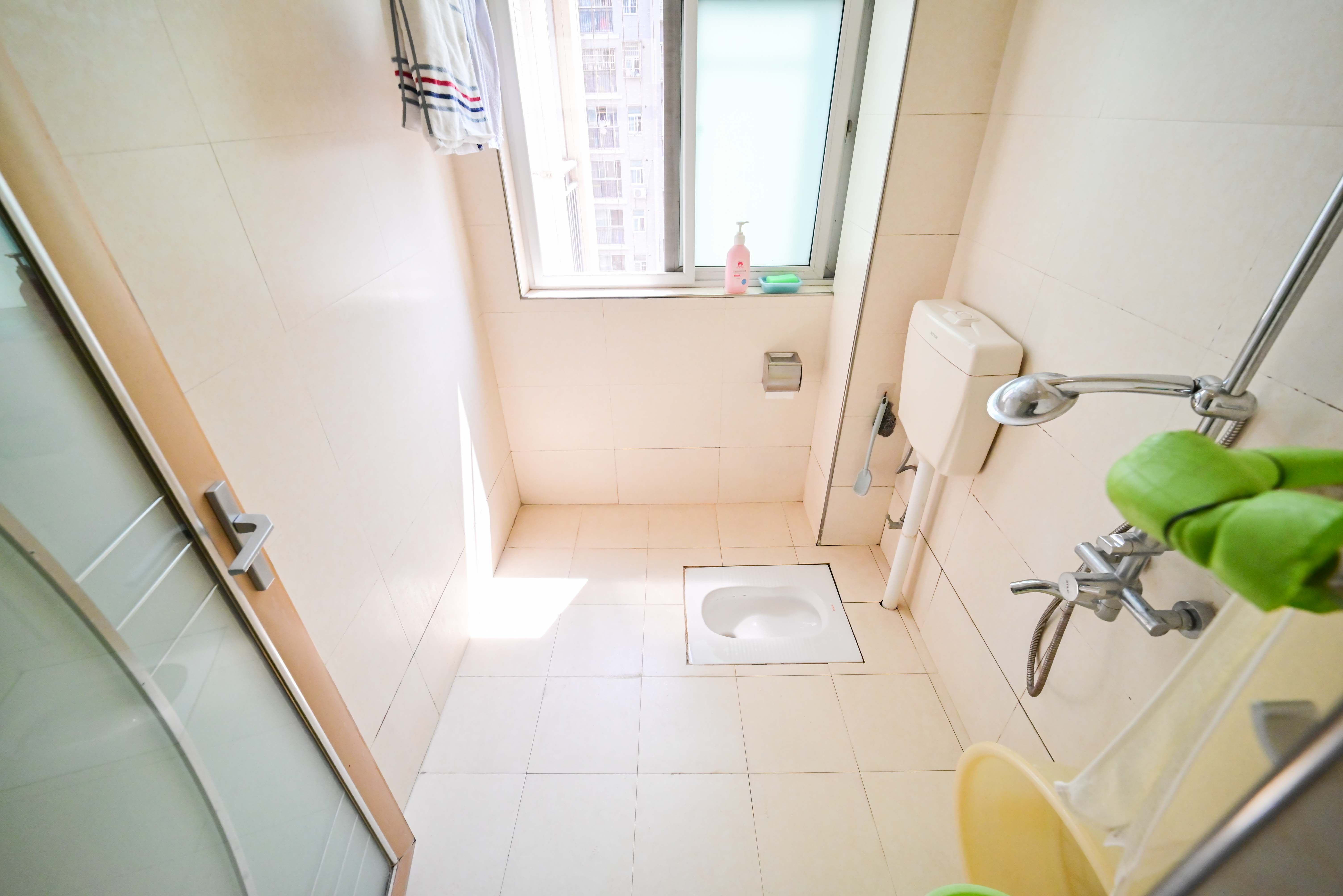 嘉盛华庭(一期、二期、三期)  3室2厅2卫    115.0万 嘉盛华庭(一期、二期、三期)  3室2厅2卫    115.0万卫生间