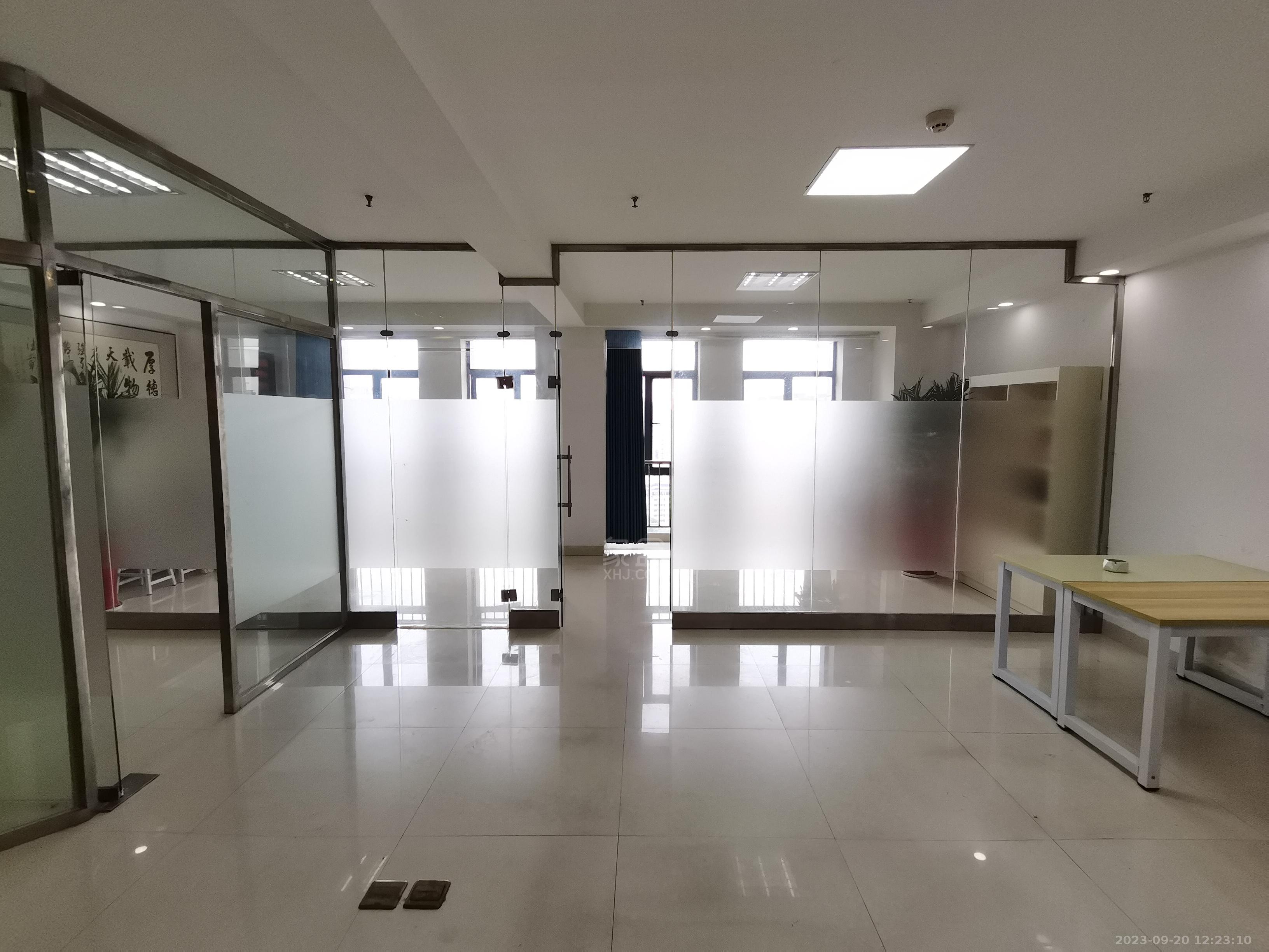 流金岁月-华晨国际 1室1厅1卫 4000.00元/月 流金岁月-华晨国际 1室1厅1卫 4000.00元/月室内图