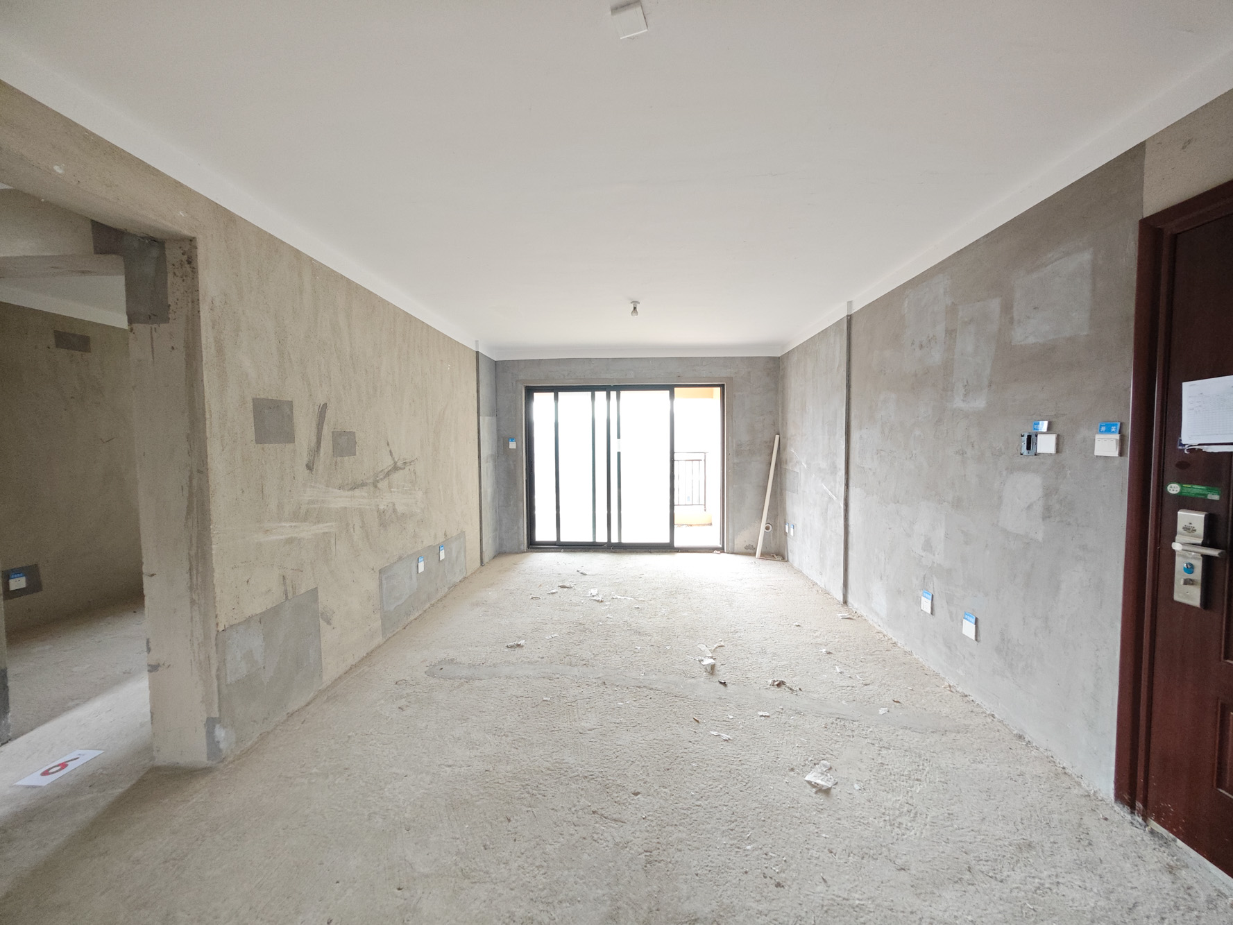 保利城(中航城国际社区、郡原美村) 4室2厅2卫 103.8万 保利城(中航城国际社区、郡原美村) 4室2厅2卫 103.8万客厅