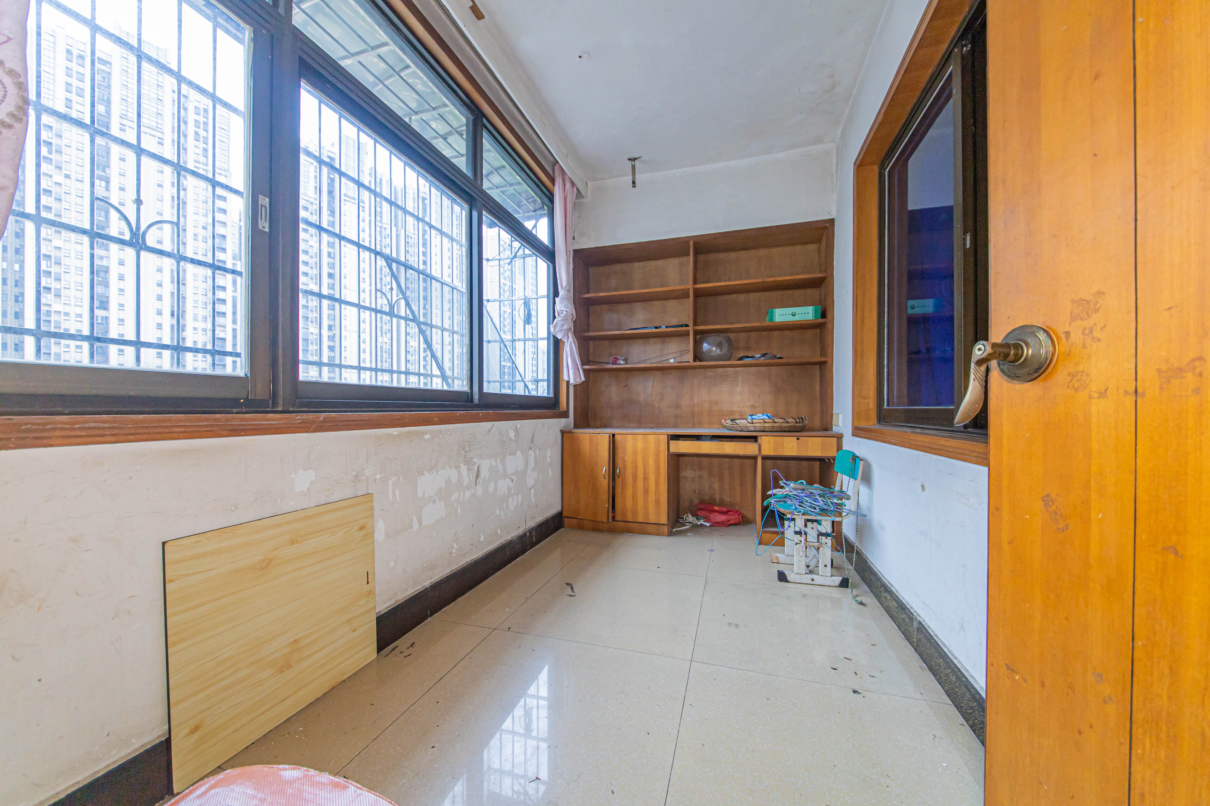 新中路商住樓  3室2廳1衛(wèi)    49.8萬陽臺(tái)