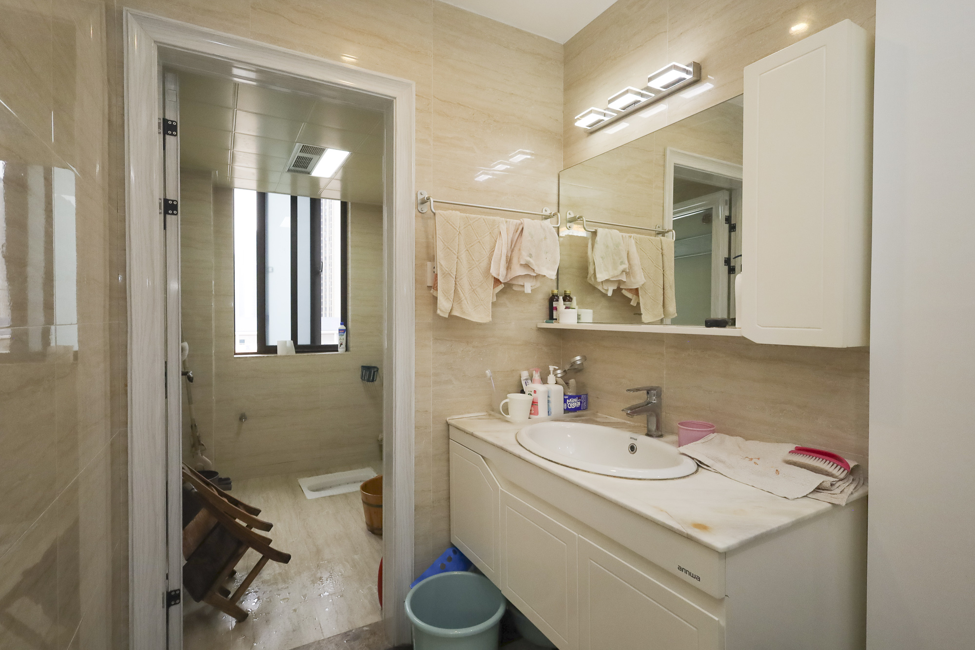 世茂外滩里(世茂铂翠湾三期)  4室2厅2卫    238.0万 世茂外滩里(世茂铂翠湾三期)  4室2厅2卫    238.0万卫生间