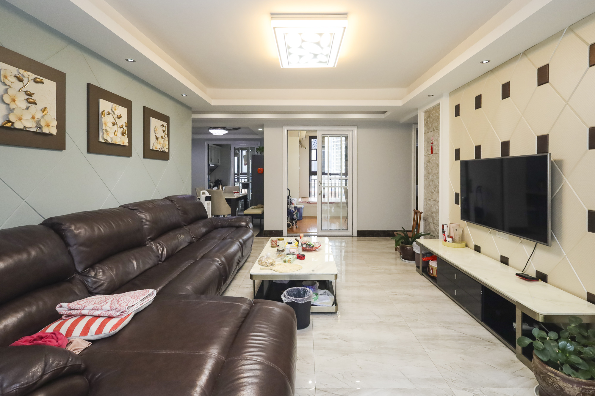 世茂外滩里(世茂铂翠湾三期)  4室2厅2卫    238.0万 世茂外滩里(世茂铂翠湾三期)  4室2厅2卫    238.0万客厅