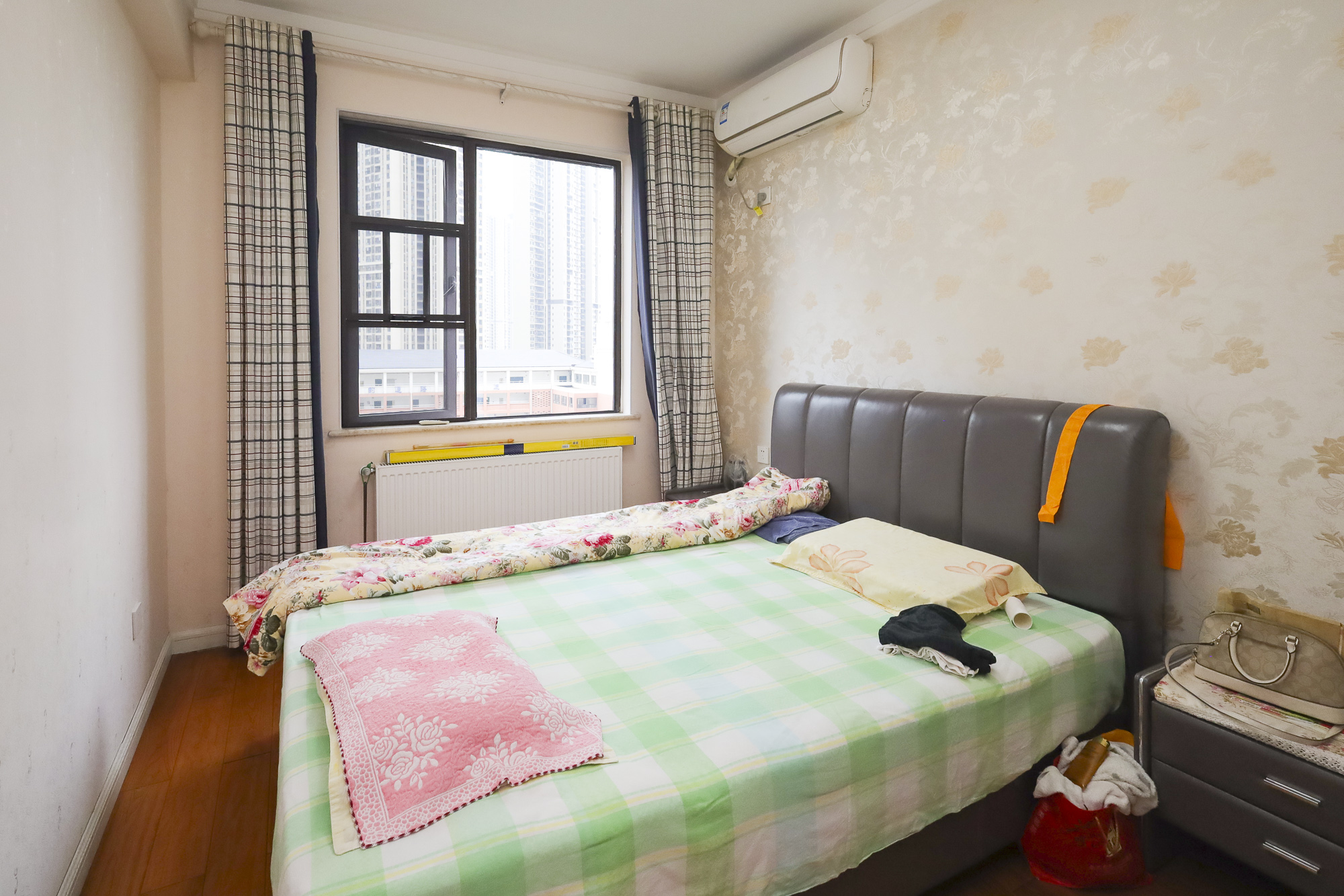 世茂外滩里(世茂铂翠湾三期)  4室2厅2卫    238.0万 世茂外滩里(世茂铂翠湾三期)  4室2厅2卫    238.0万卧室