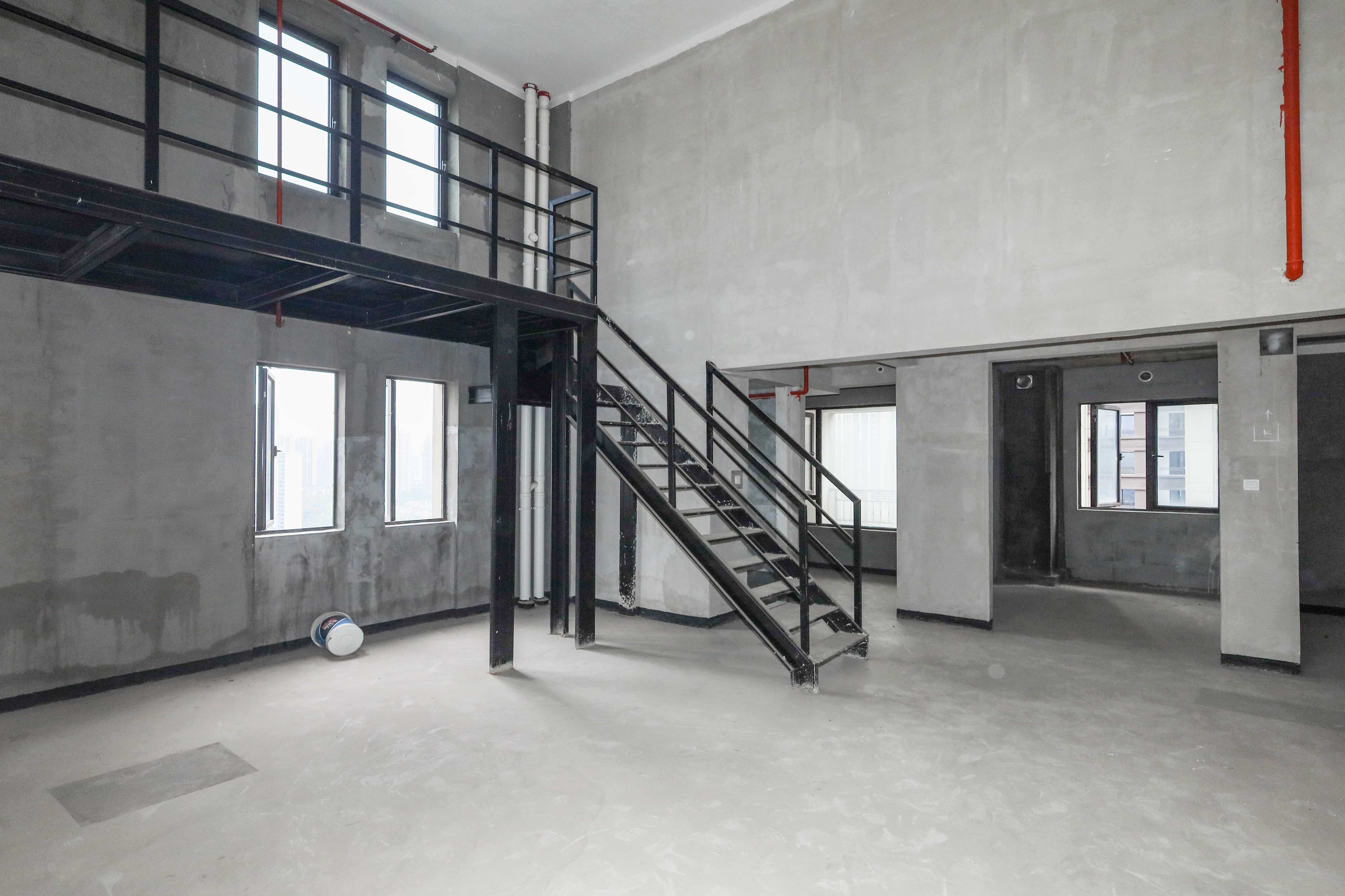 建发央著  4室2厅3卫   265.00万客厅