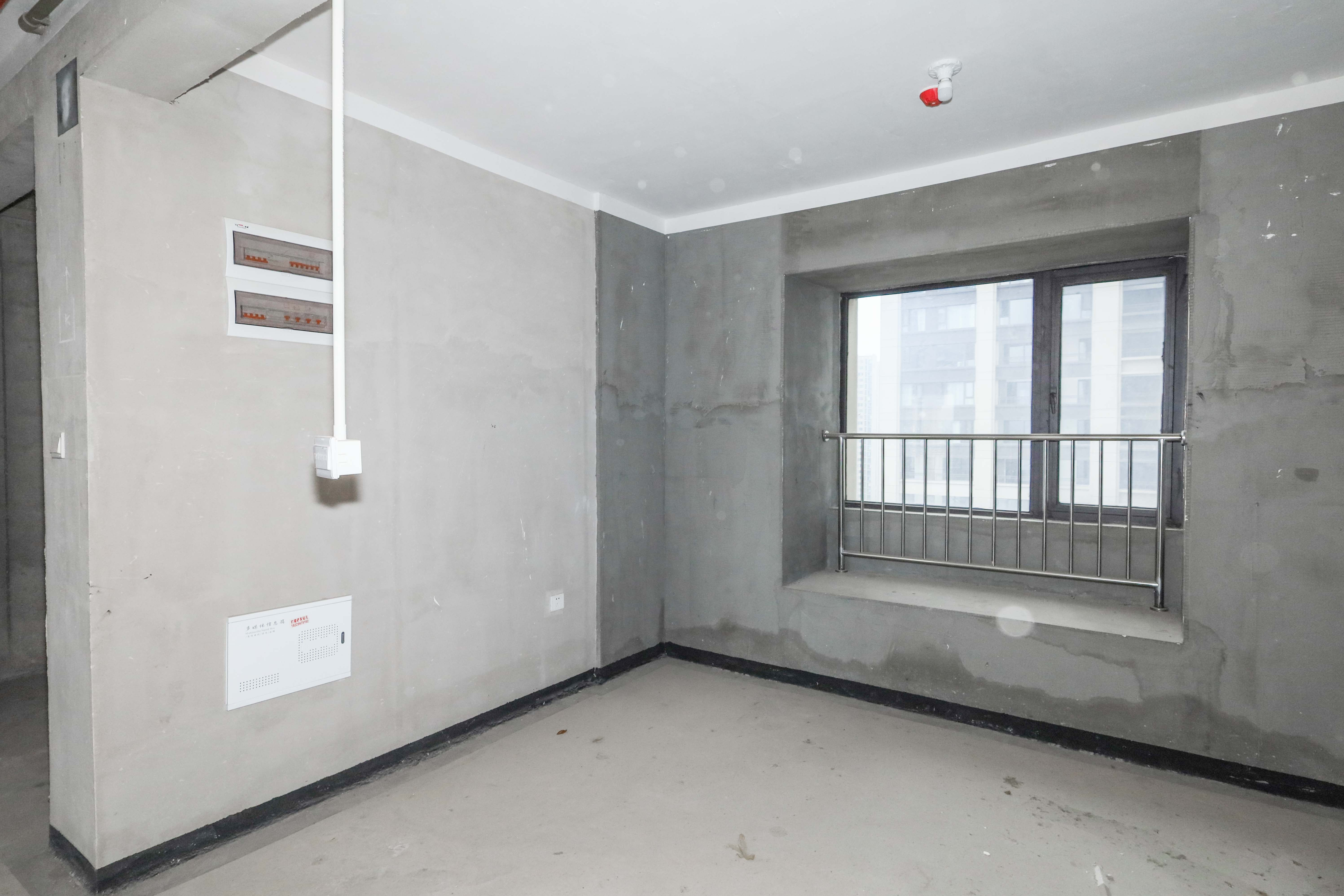 建发央著  4室2厅3卫   265.00万卧室