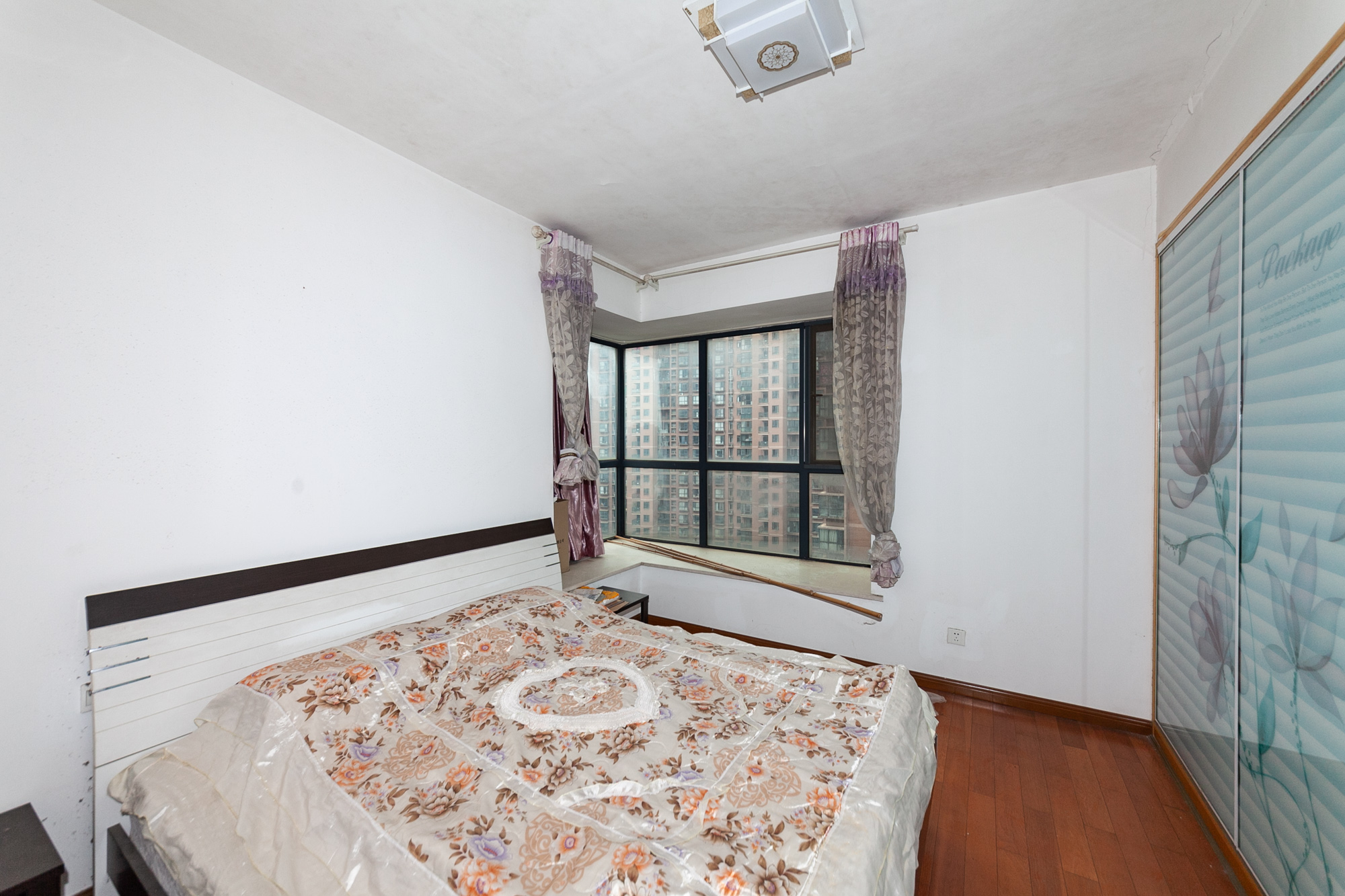 珠江东方明珠(新地东方明珠)一二期  2室2厅1卫    71.0万 珠江东方明珠(新地东方明珠)一二期  2室2厅1卫    71.0万卧室