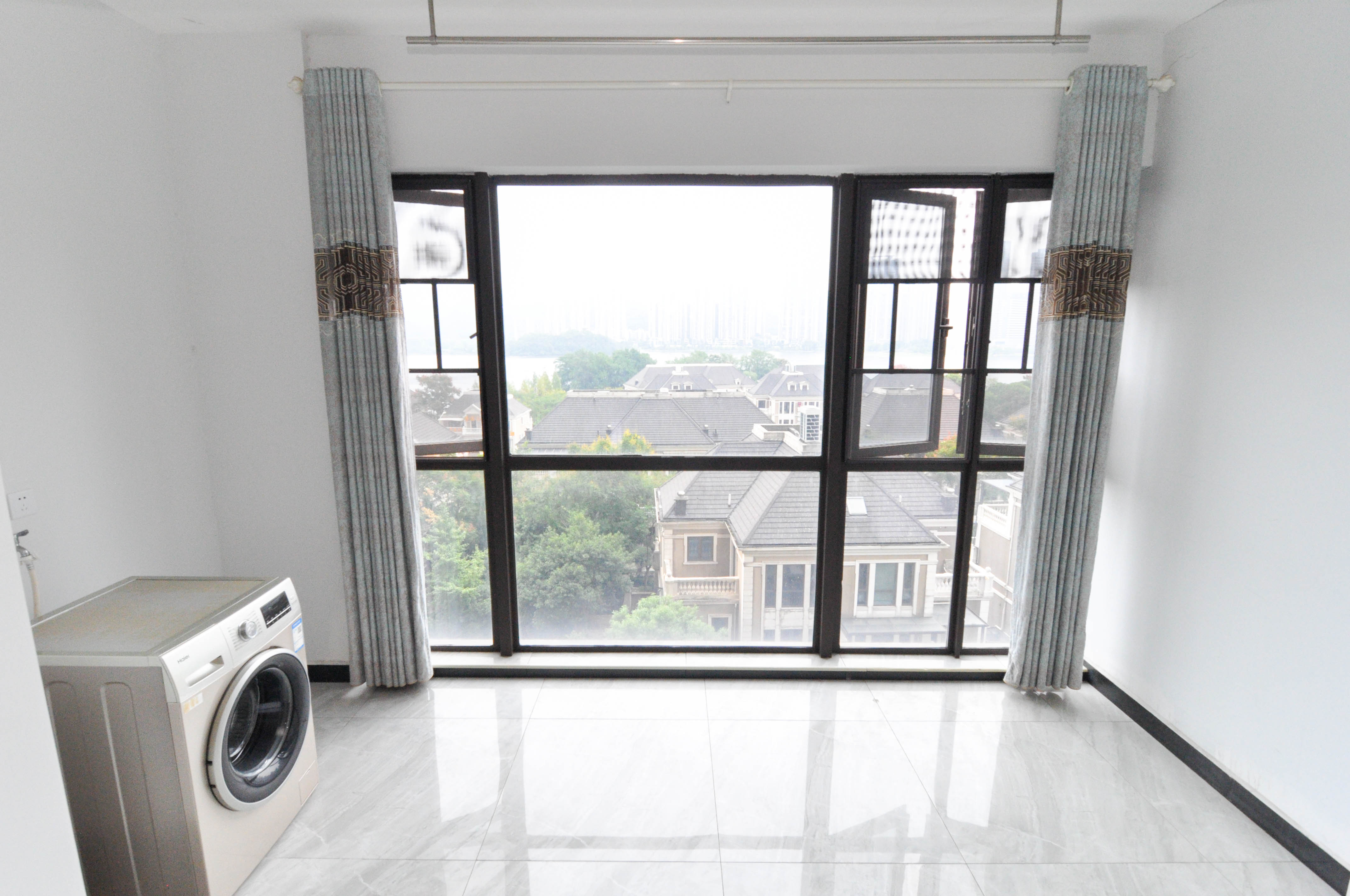 达美溪湖湾  5室2厅2卫    298.0万 达美溪湖湾  5室2厅2卫    298.0万其他