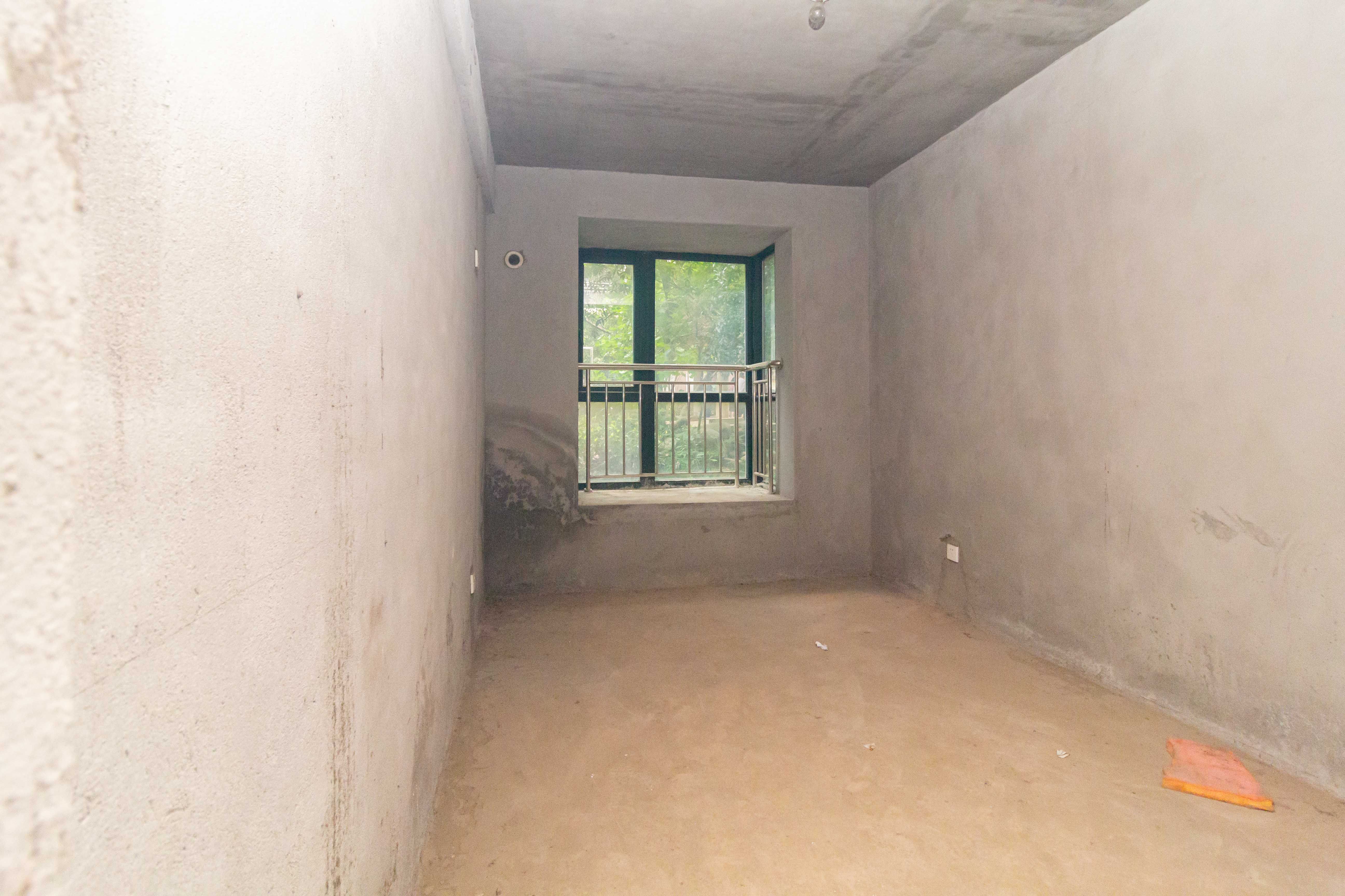 东岸锦城(东方人家)  4室2厅2卫   130.00万卧室