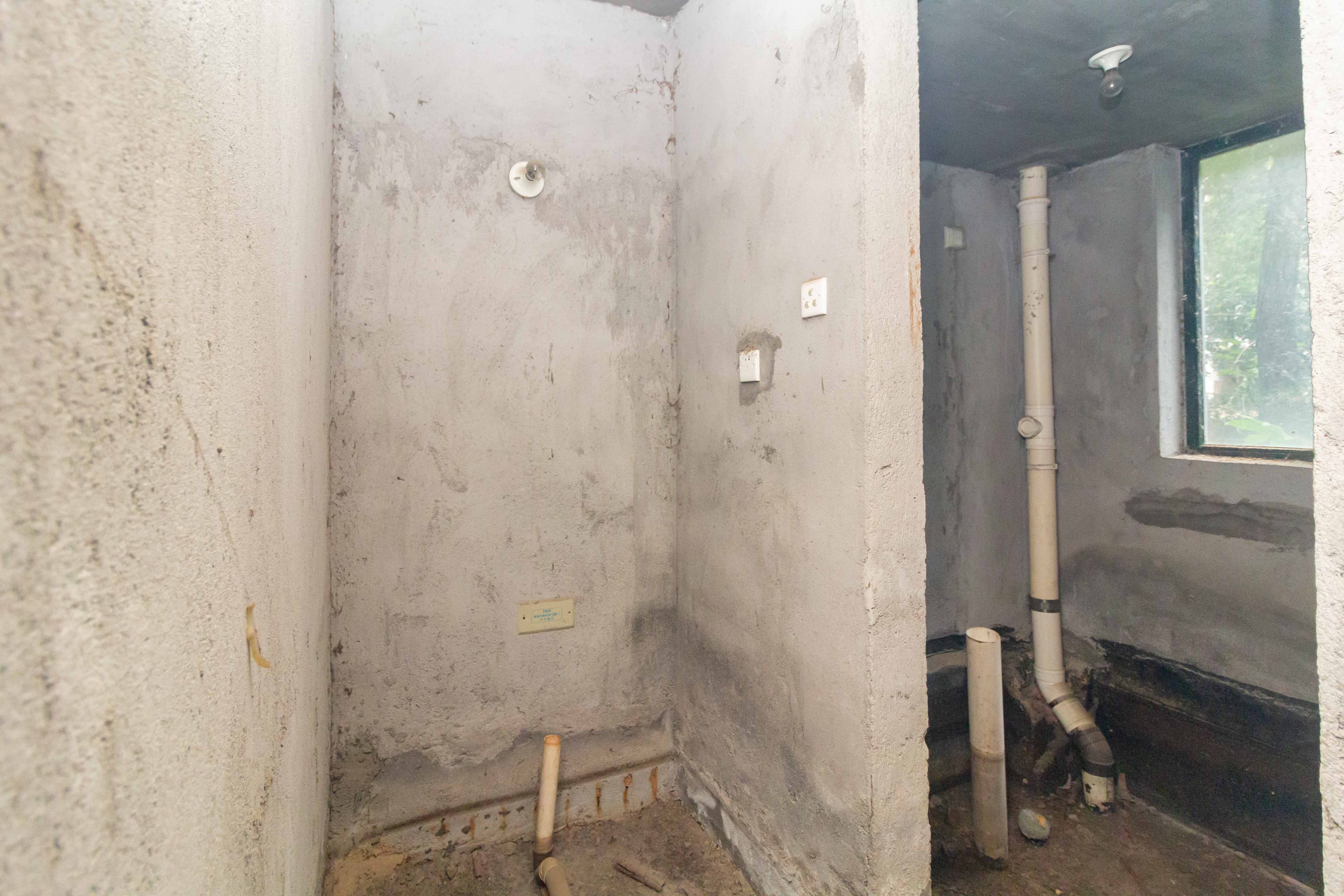 东岸锦城(东方人家)  4室2厅2卫   130.00万卫生间