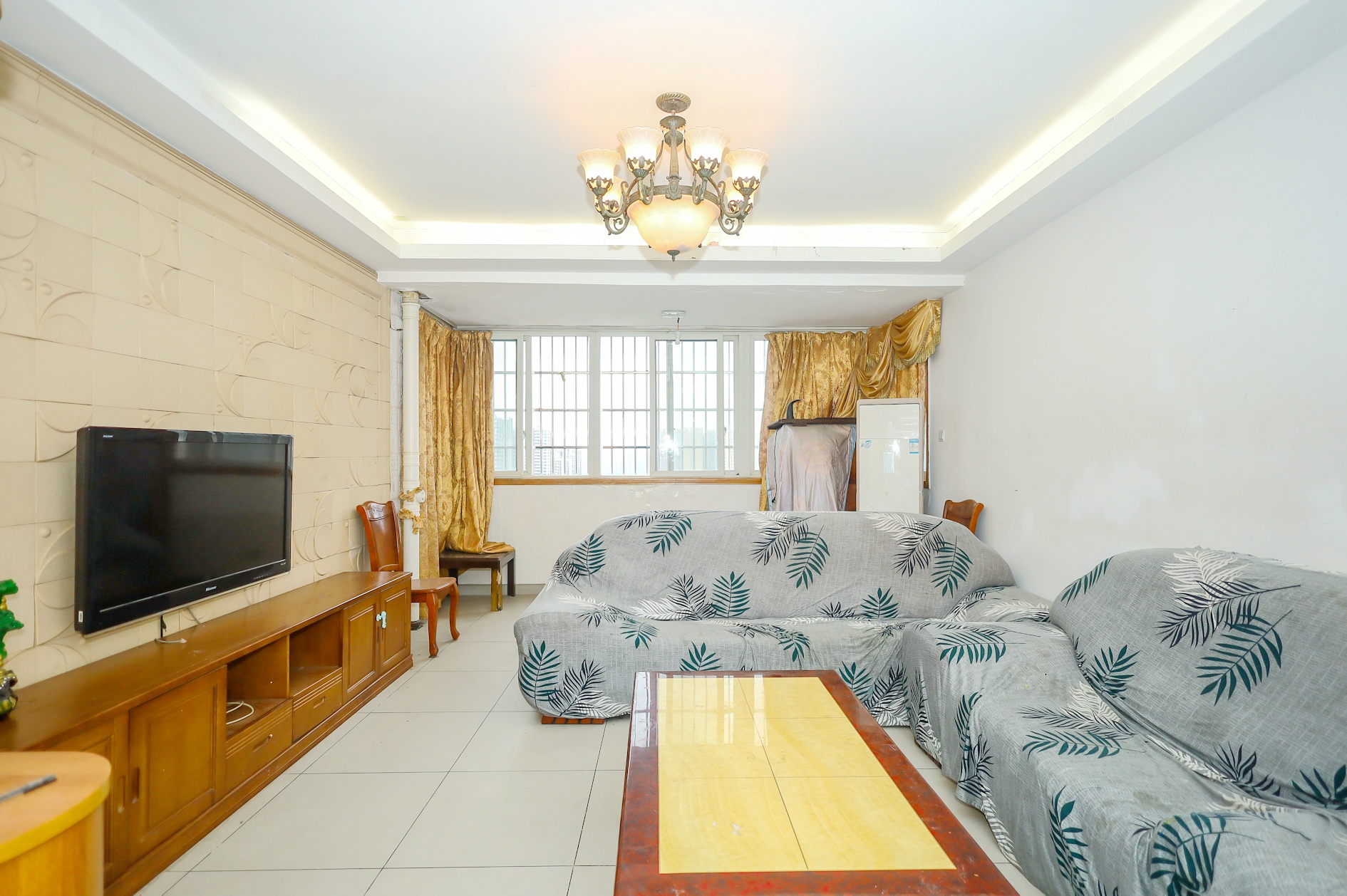 楚天中苑  3室2厅2卫    66.88万 楚天中苑  3室2厅2卫    66.88万客厅