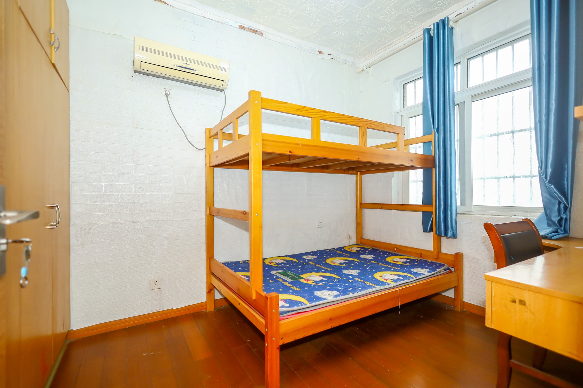 楚天中苑  3室2厅2卫    66.88万 楚天中苑  3室2厅2卫    66.88万卧室