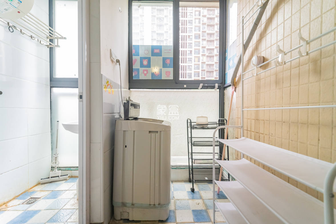 蓝山郡 4室2厅1卫 138.0万 蓝山郡 4室2厅1卫 138.0万其他