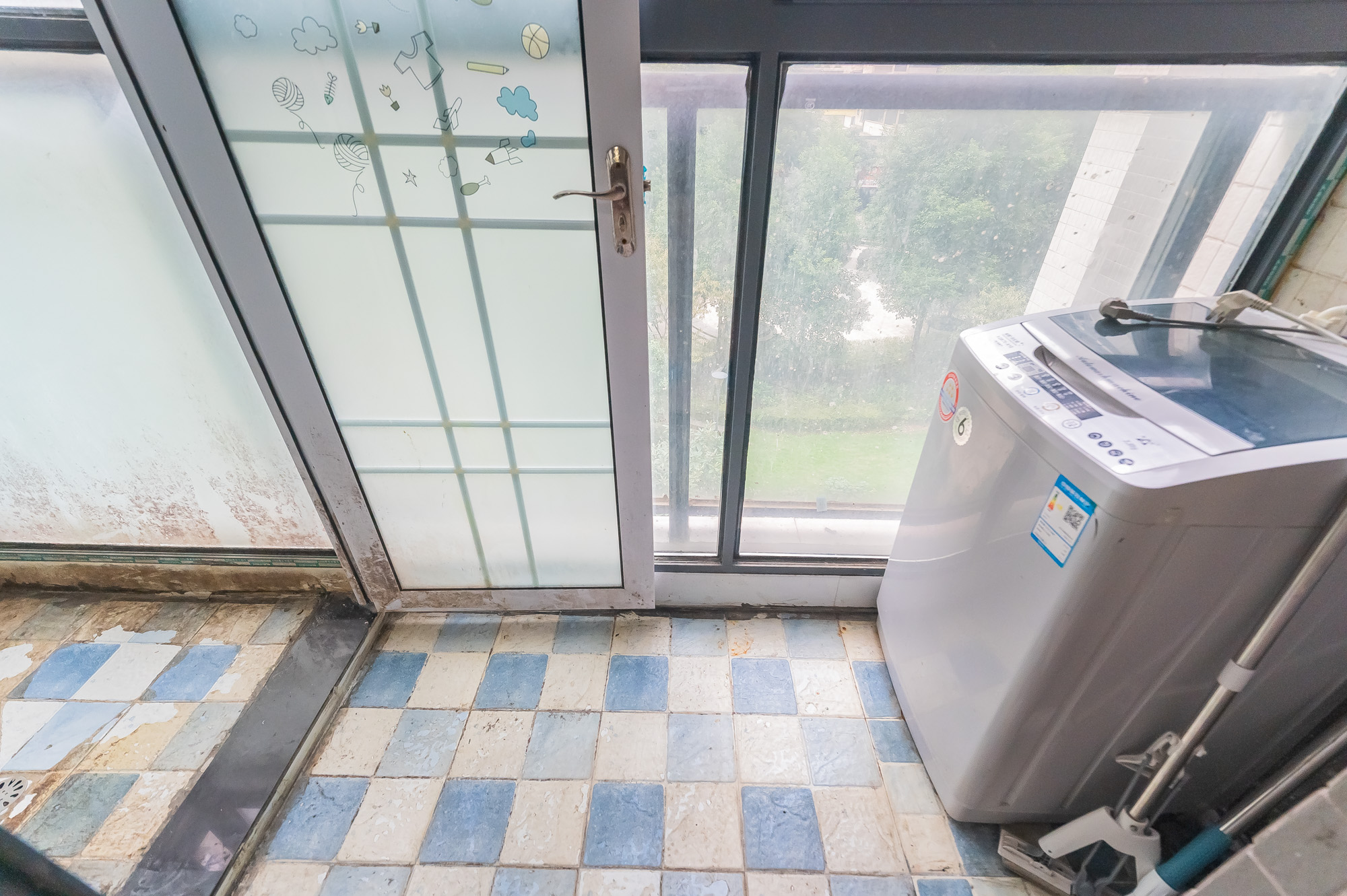 蓝山郡 4室2厅1卫 138.0万 蓝山郡 4室2厅1卫 138.0万阳台