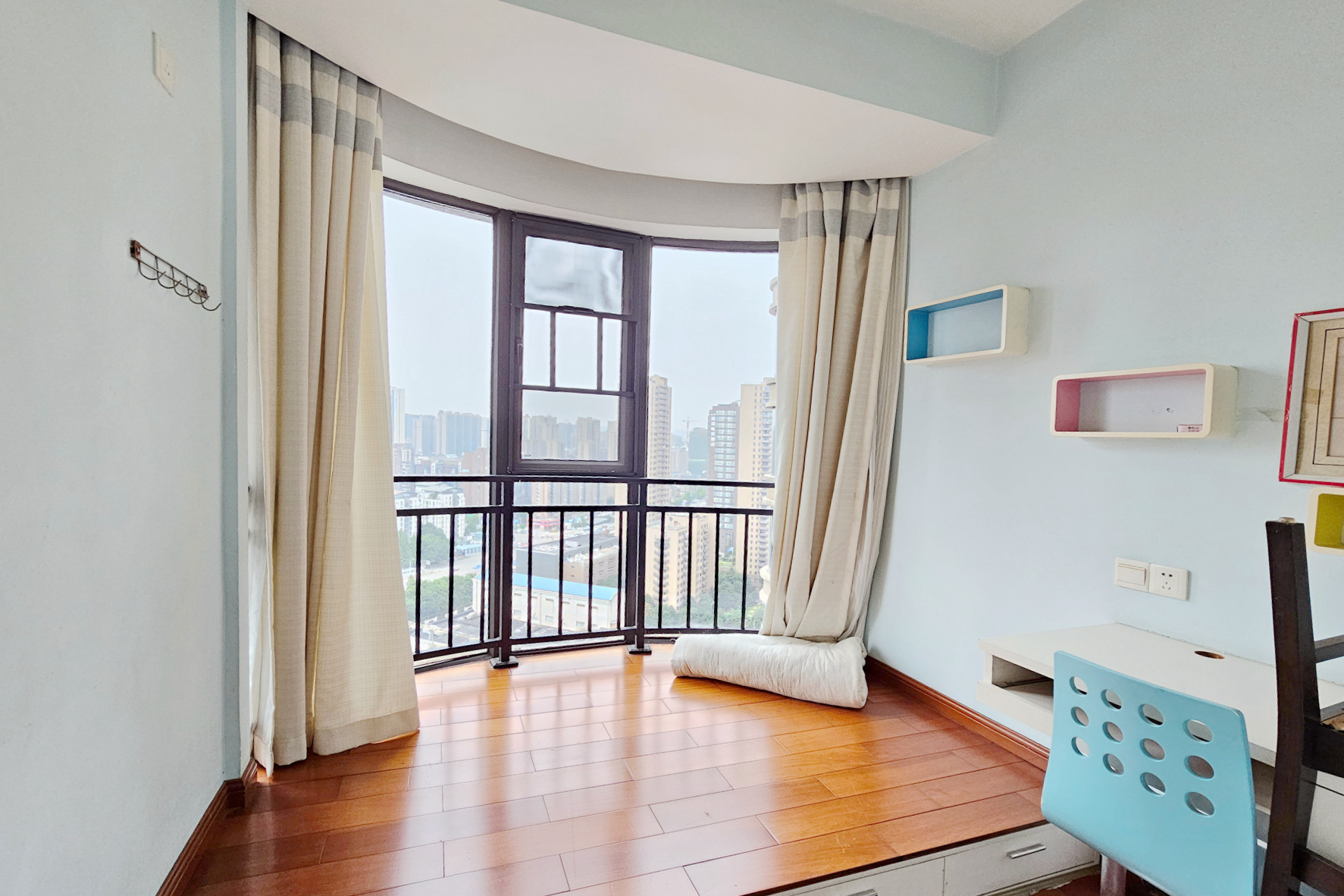 湘域熙岸  3室2厅1卫    95.0万 湘域熙岸  3室2厅1卫    95.0万卧室