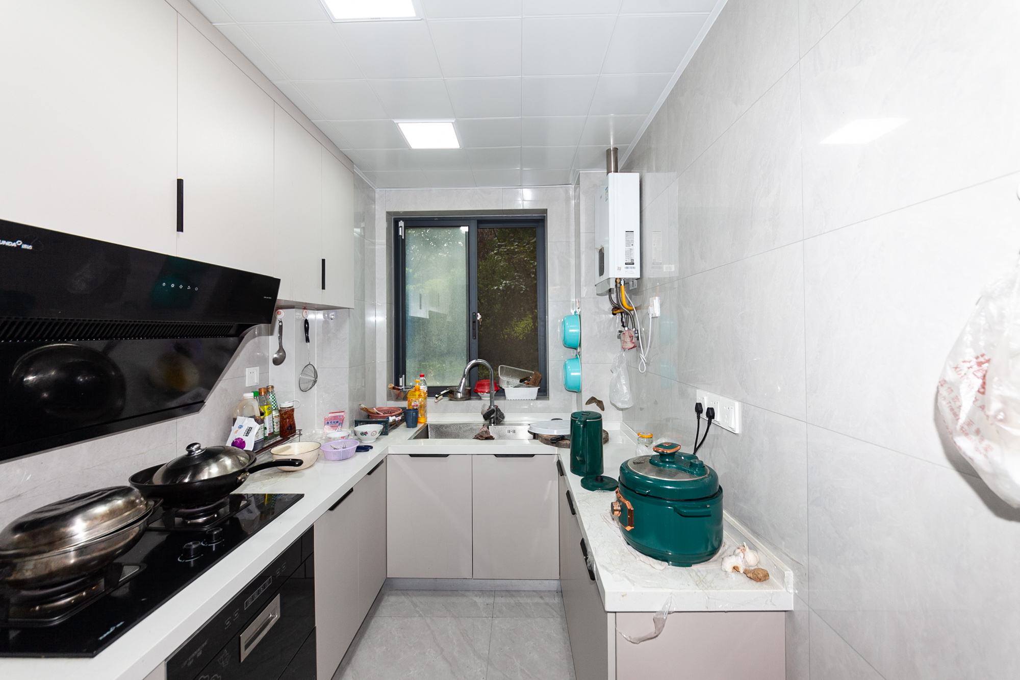 荣盛岳麓峰景  4室2厅2卫    145.0万厨房