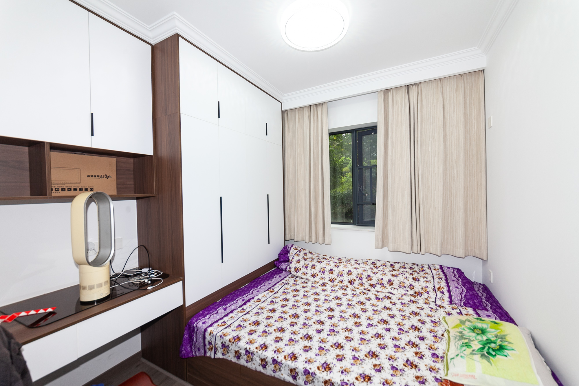 荣盛岳麓峰景  4室2厅2卫    145.0万卧室