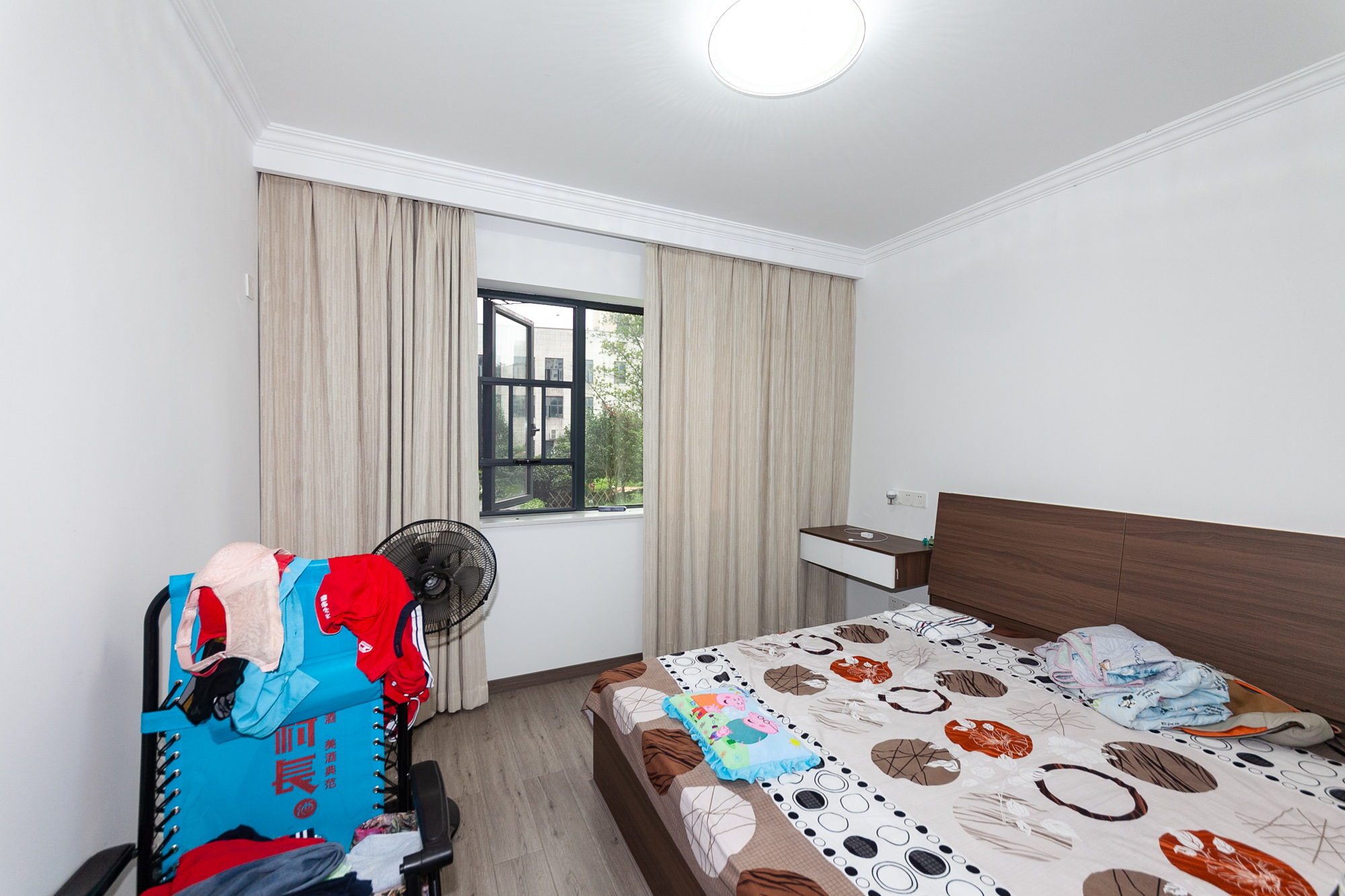 荣盛岳麓峰景  4室2厅2卫    145.0万卧室