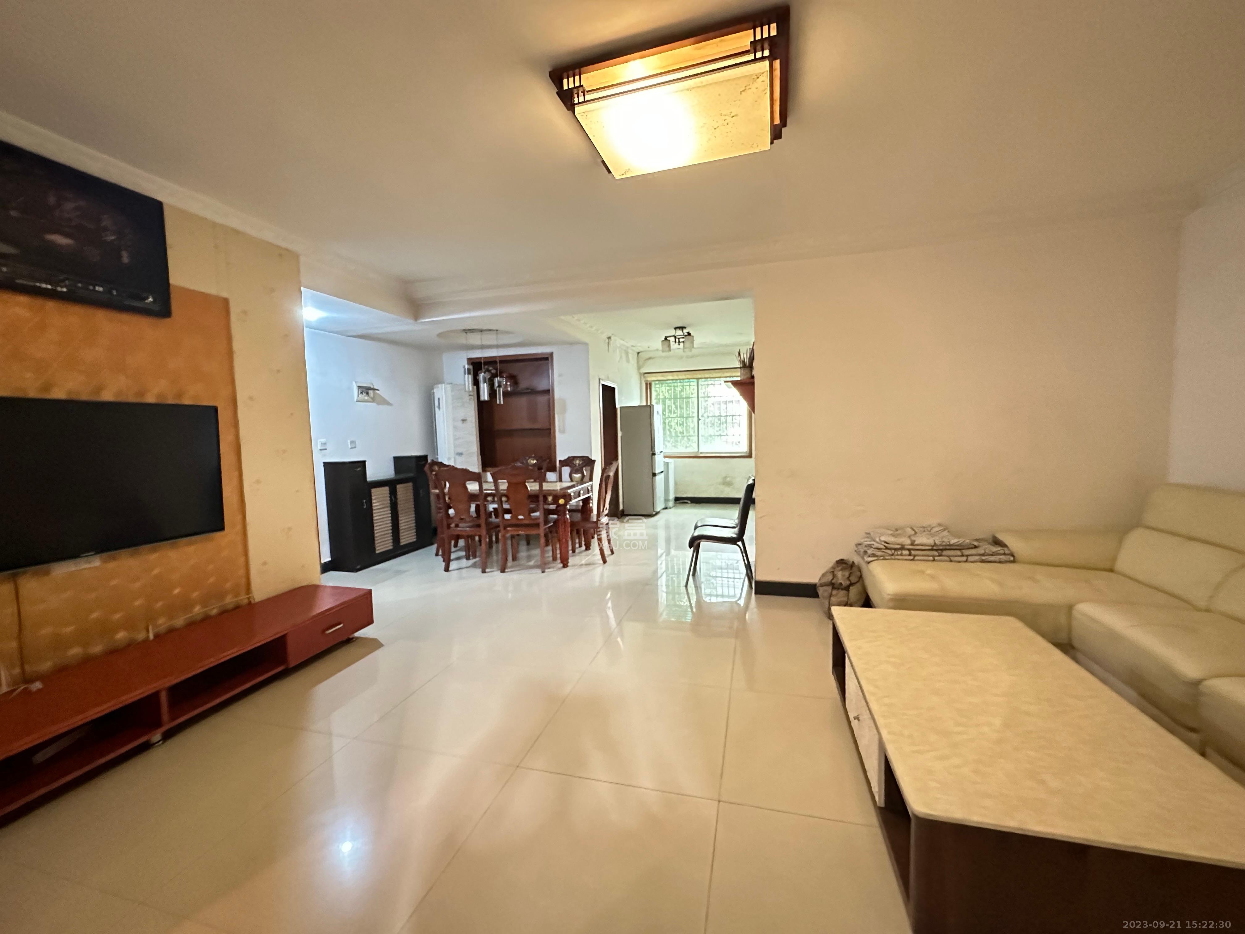 中南汽车世界  3室2厅1卫    1500.0元/月室内图