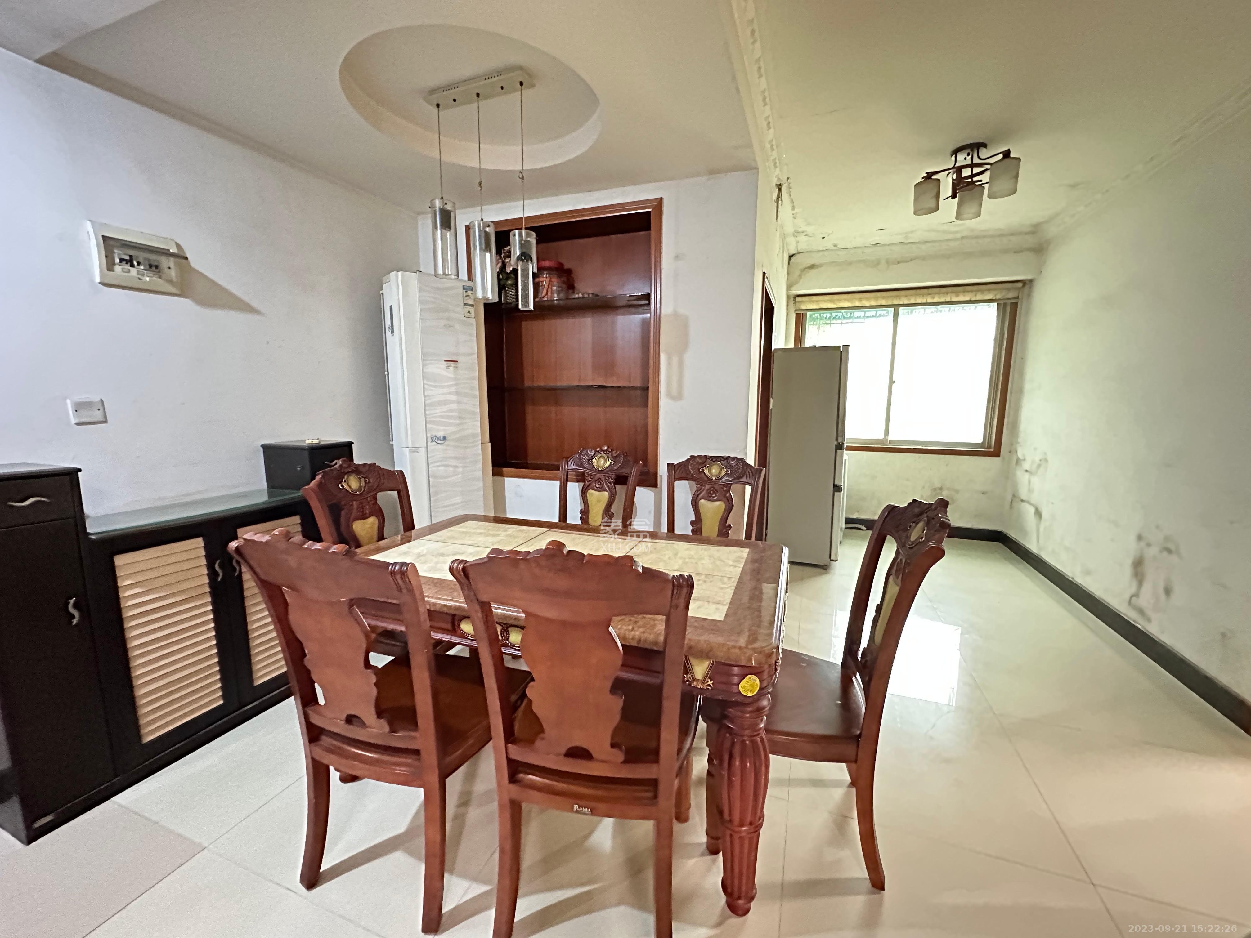 中南汽车世界 3室2厅1卫 1500.0元/月 中南汽车世界 3室2厅1卫 1500.0元/月室内图