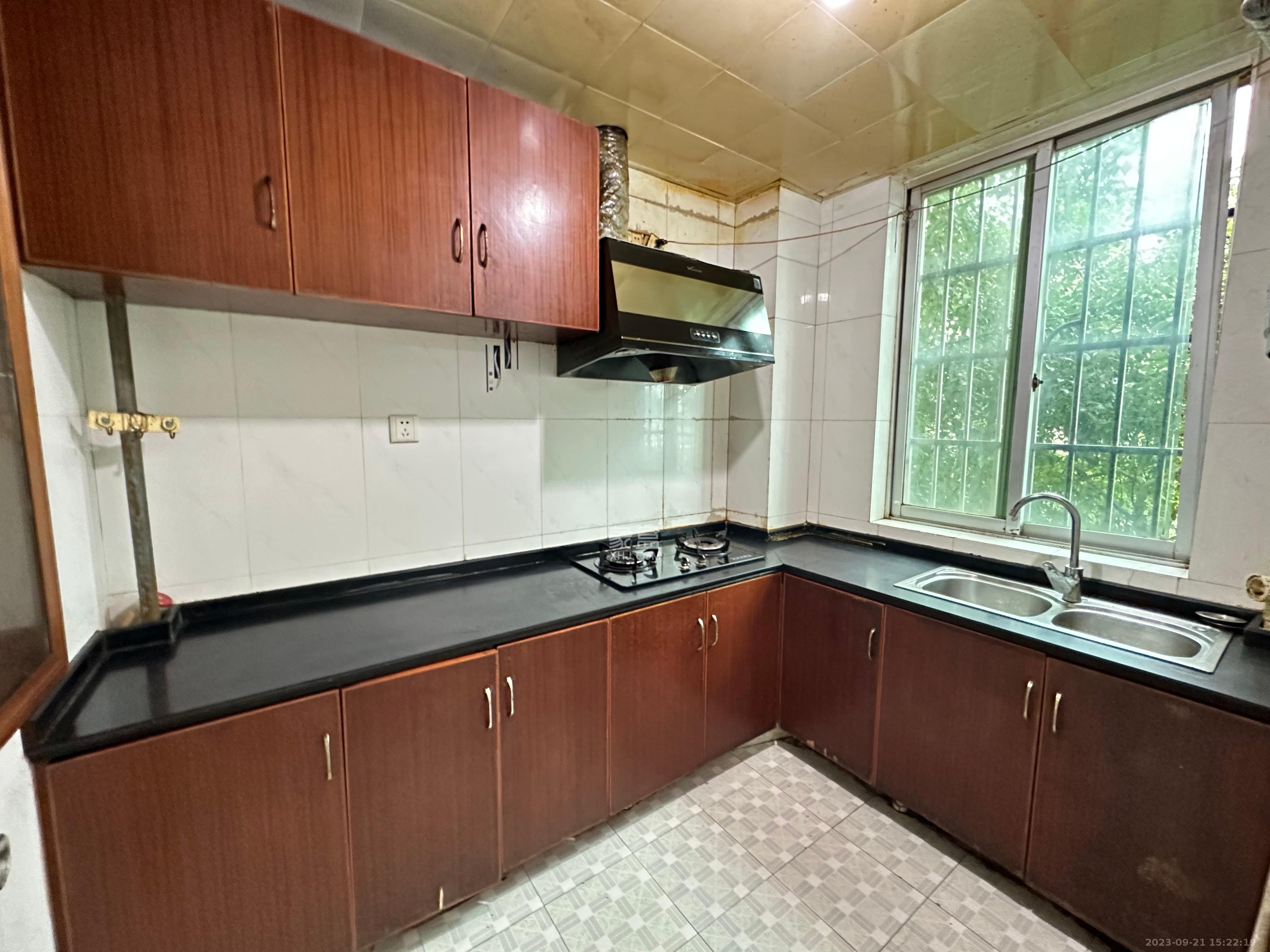 中南汽车世界 3室2厅1卫 1500.0元/月 中南汽车世界 3室2厅1卫 1500.0元/月室内图