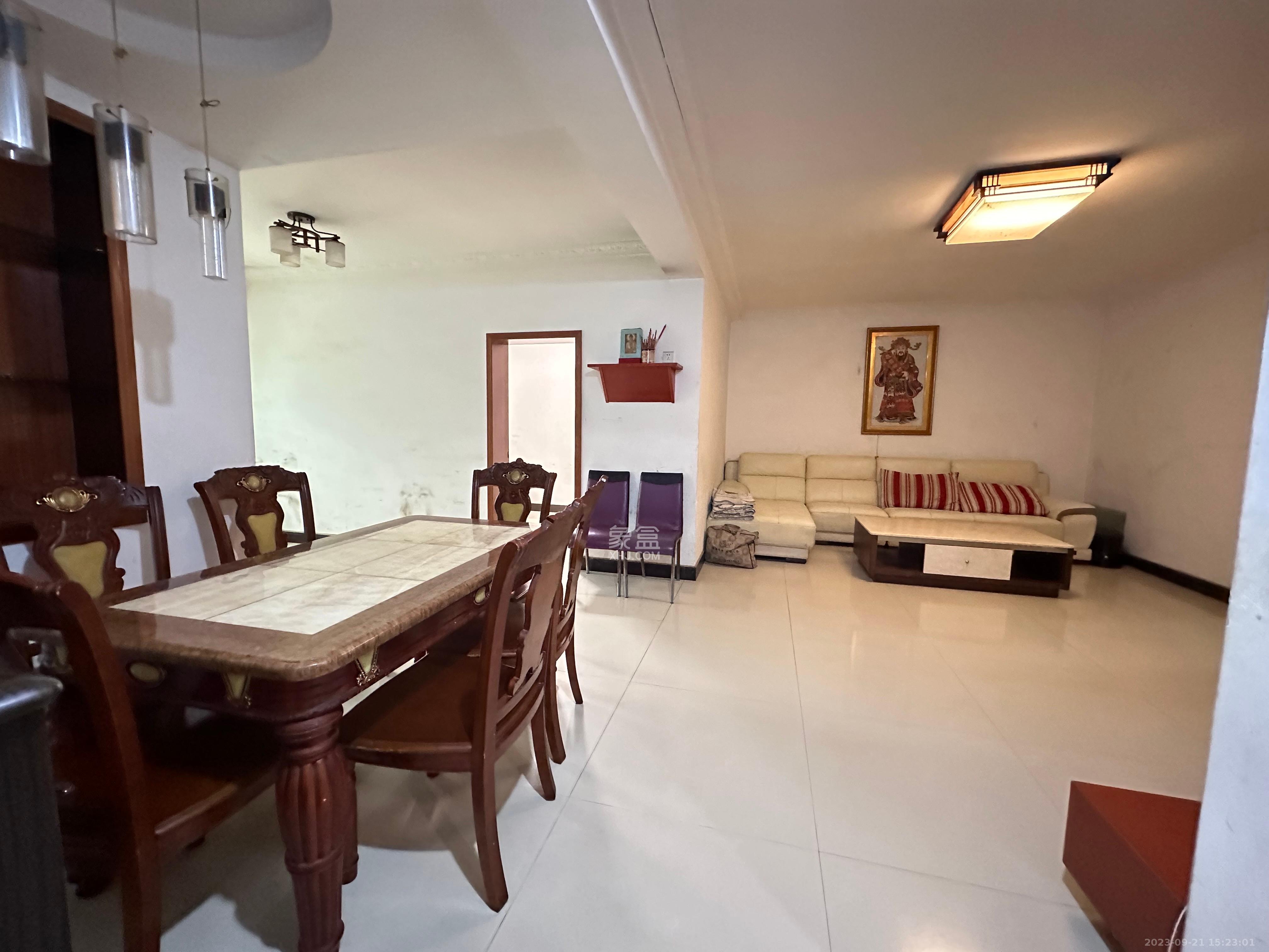 中南汽车世界  3室2厅1卫    1500.0元/月室内图