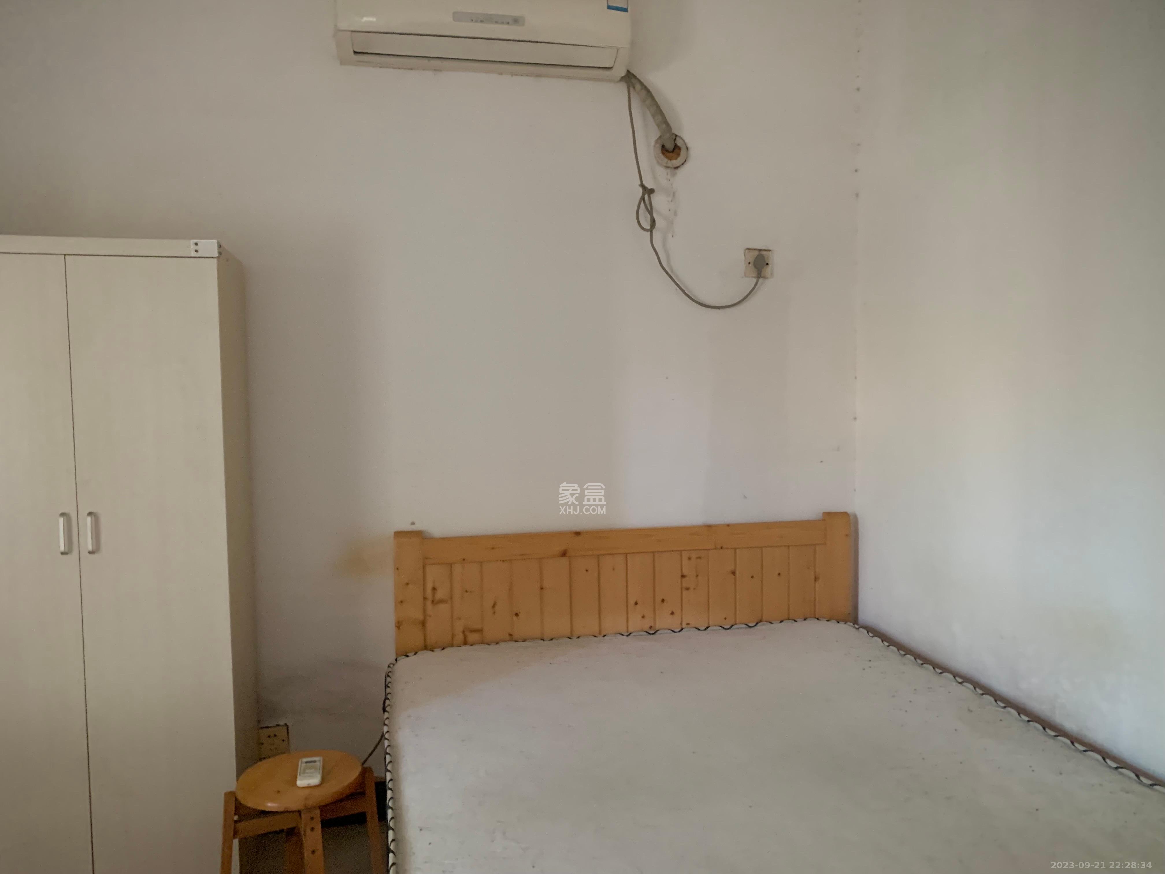 新安小区  3室2厅2卫   1700.00元/月室内图