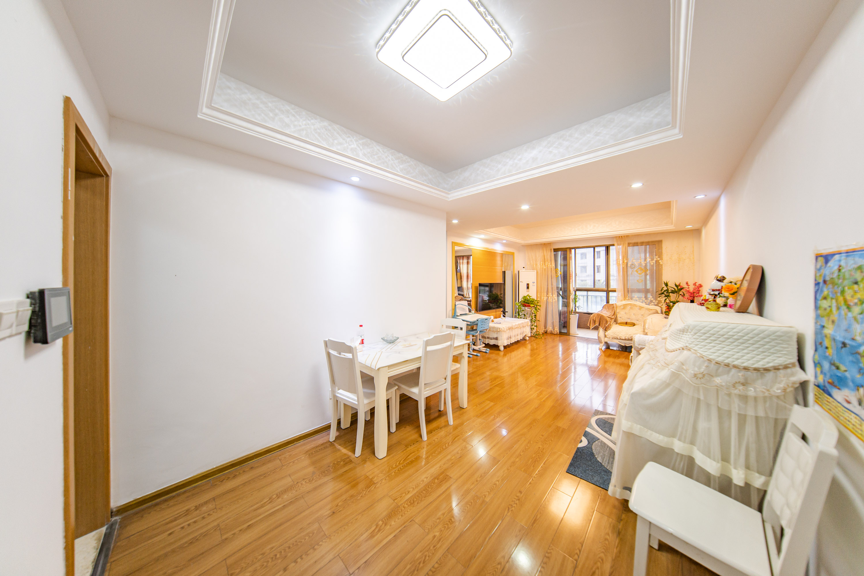 江山帝景哈佛  2室2厅1卫    82.0万 江山帝景哈佛  2室2厅1卫    82.0万客厅