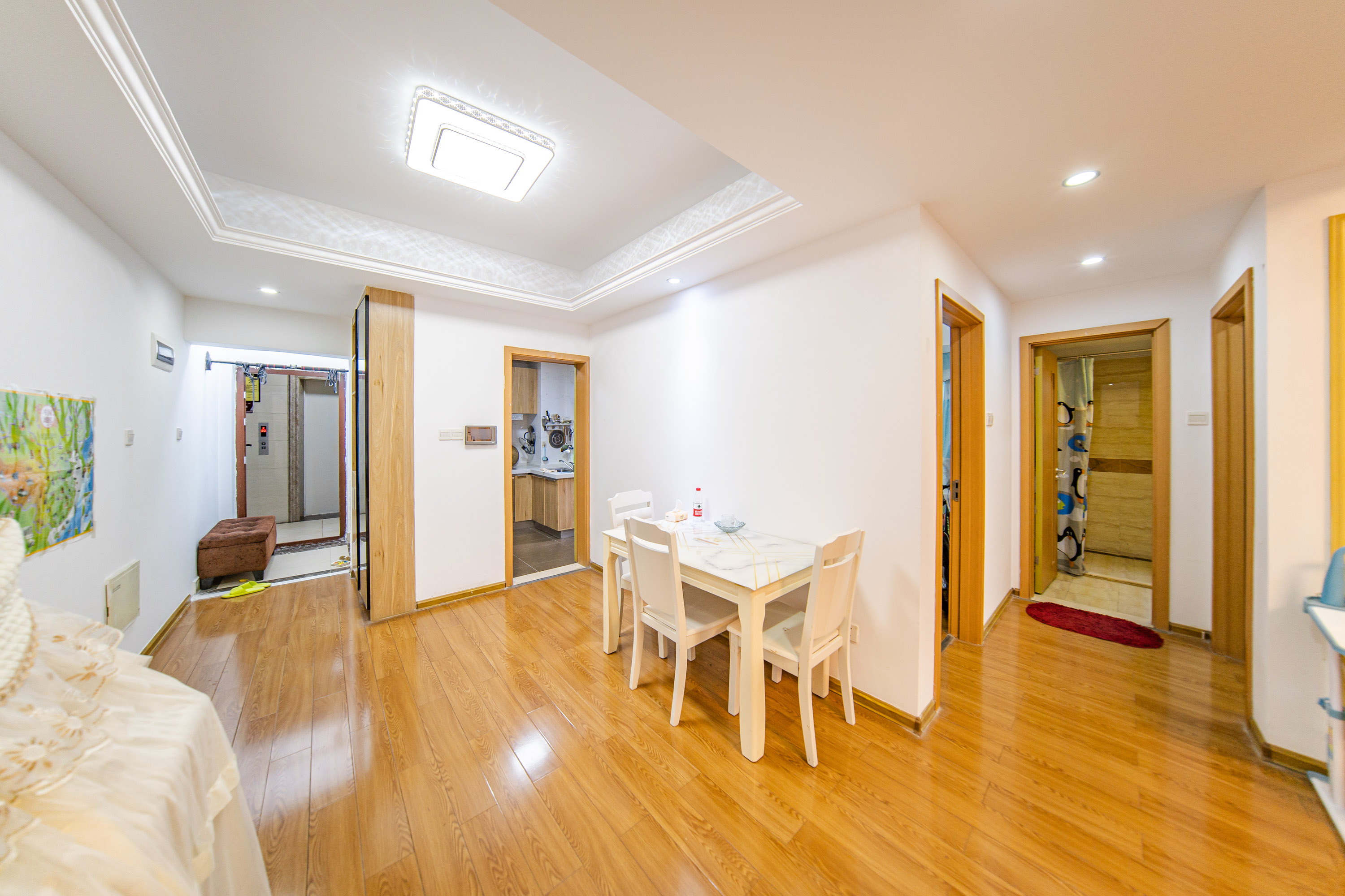 江山帝景哈佛  2室2厅1卫    82.0万 江山帝景哈佛  2室2厅1卫    82.0万客厅