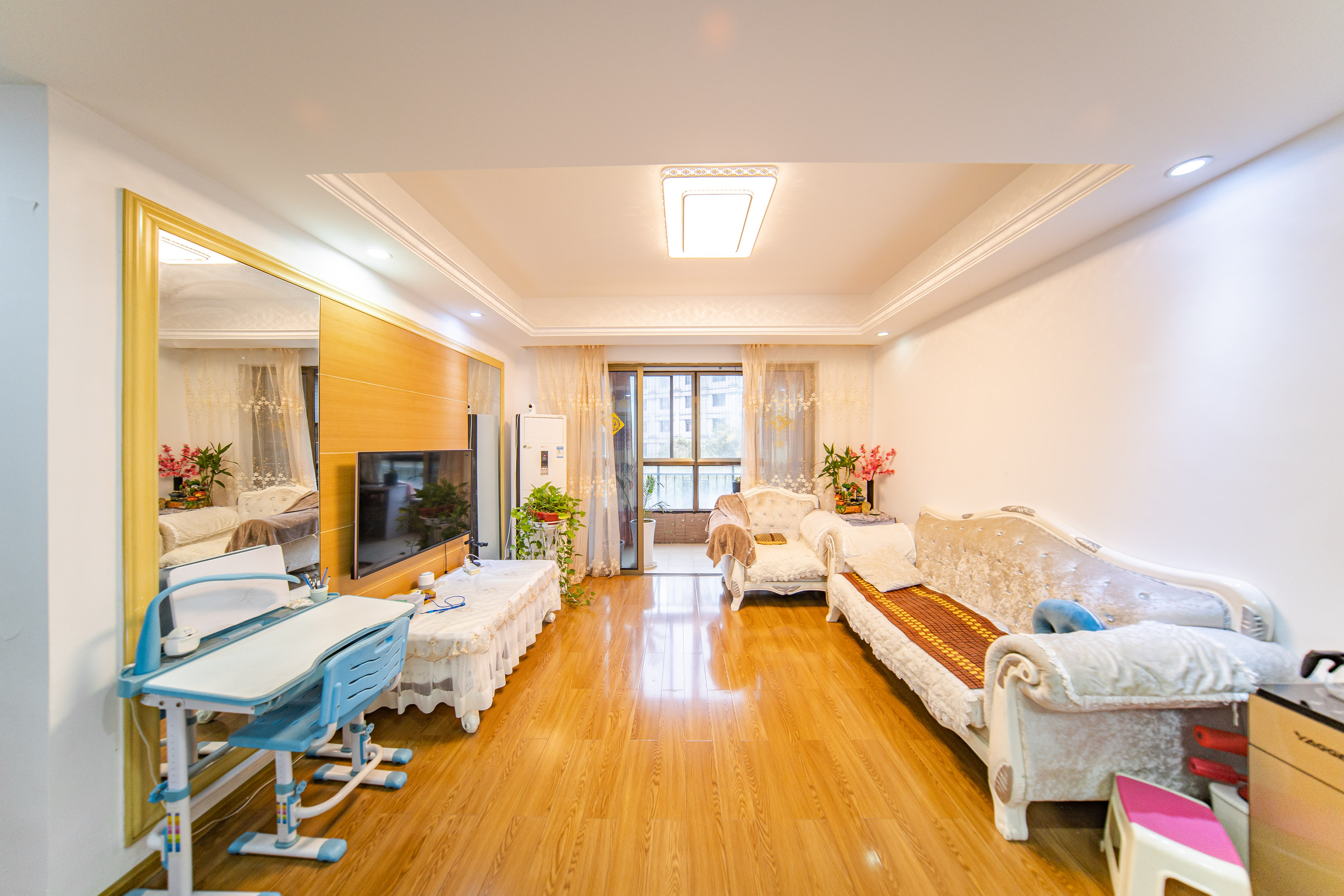 江山帝景哈佛  2室2厅1卫    82.0万 江山帝景哈佛  2室2厅1卫    82.0万客厅