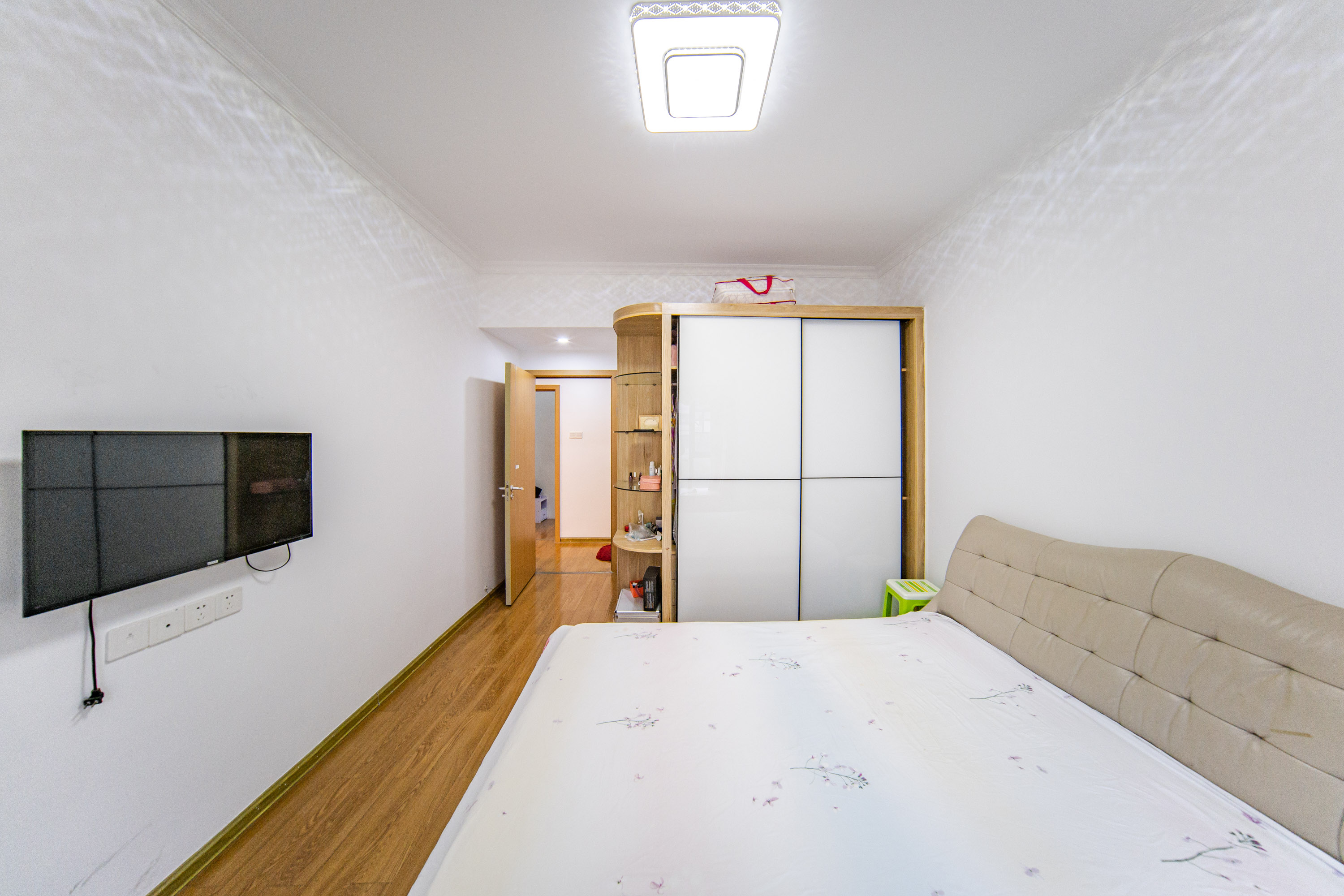 江山帝景哈佛  2室2厅1卫    82.0万 江山帝景哈佛  2室2厅1卫    82.0万卧室