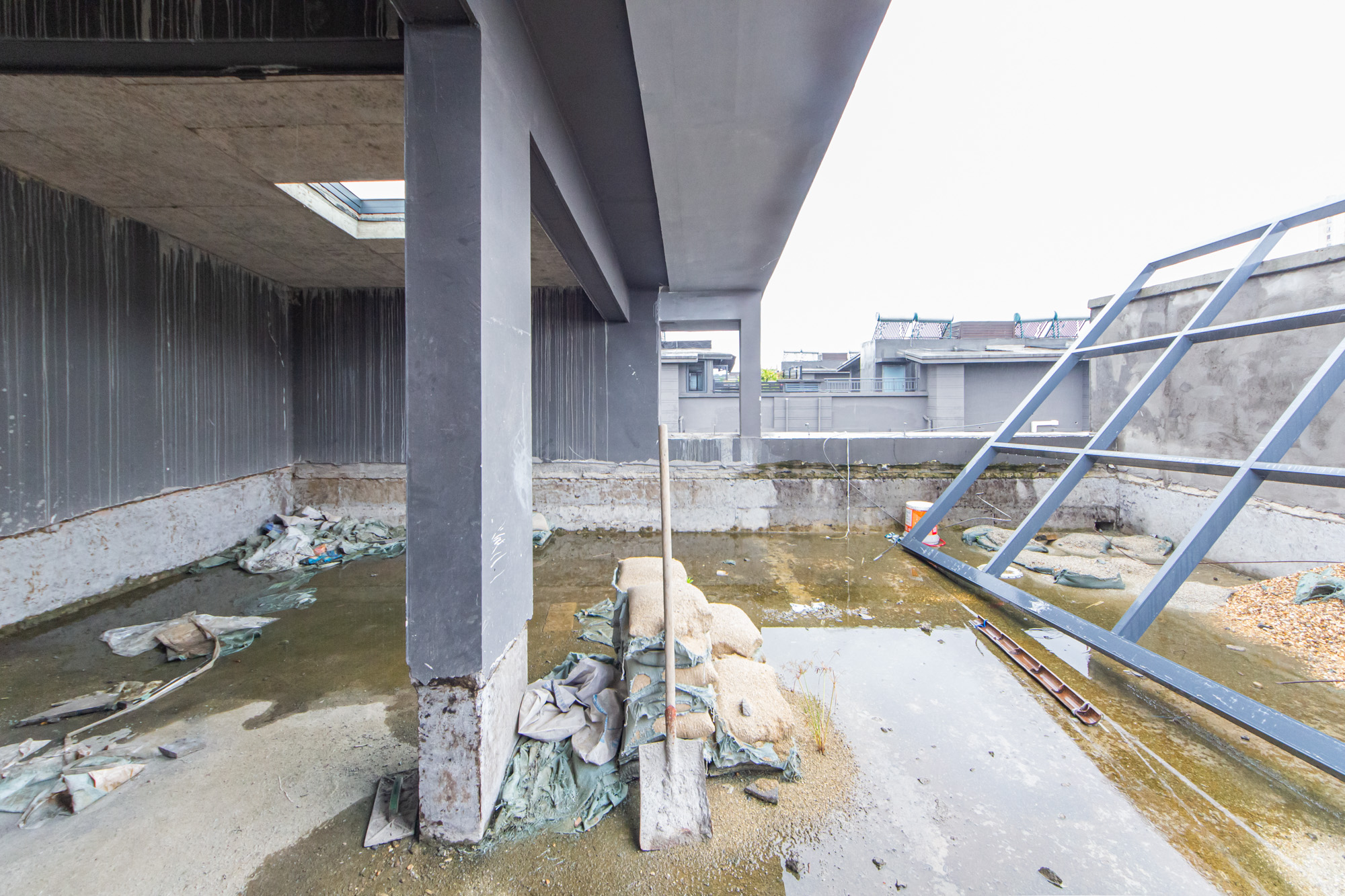 卓越青竹湖  5室2厅3卫   208.00万其他