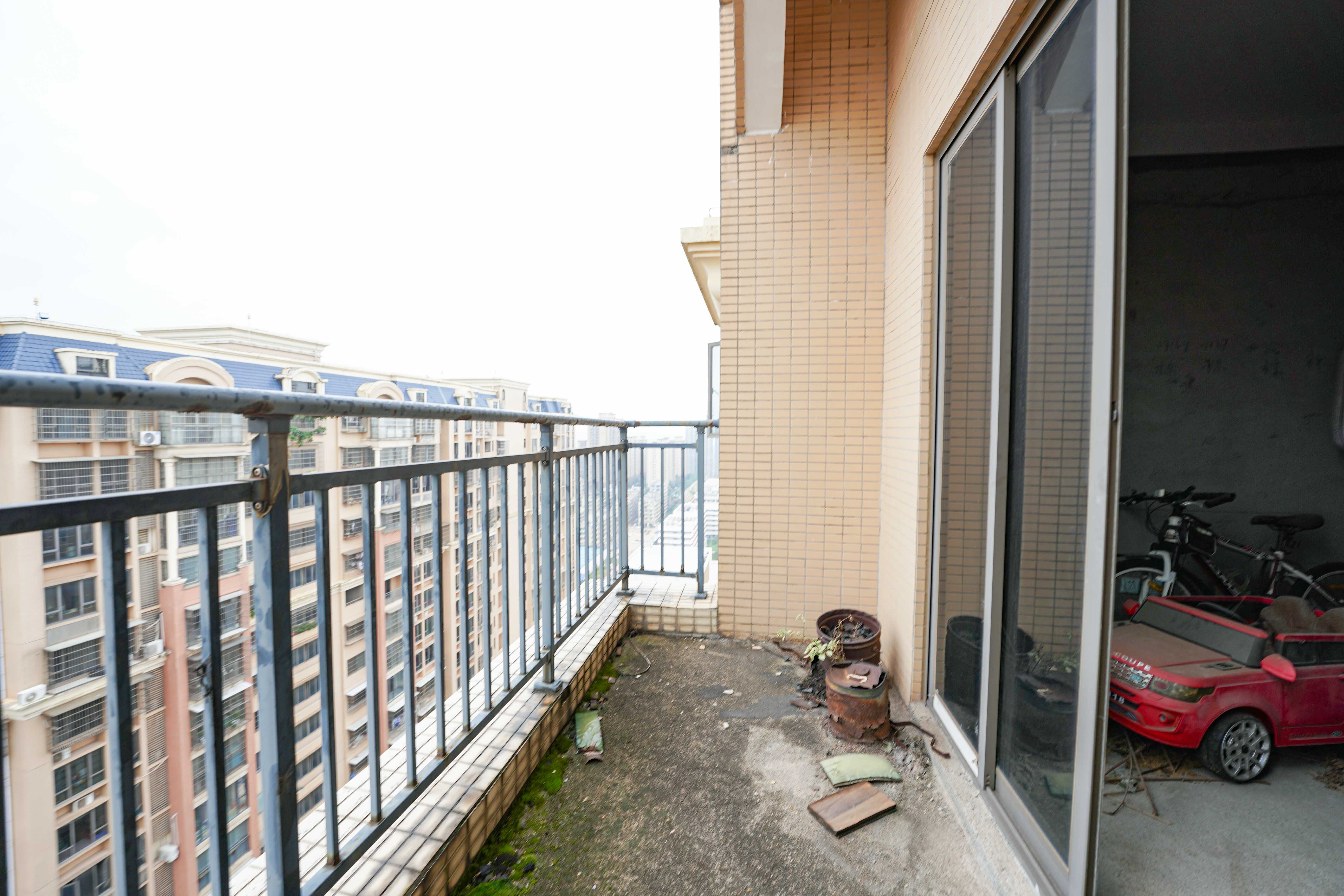幸福庄园  3室2厅2卫   61.00万阳台