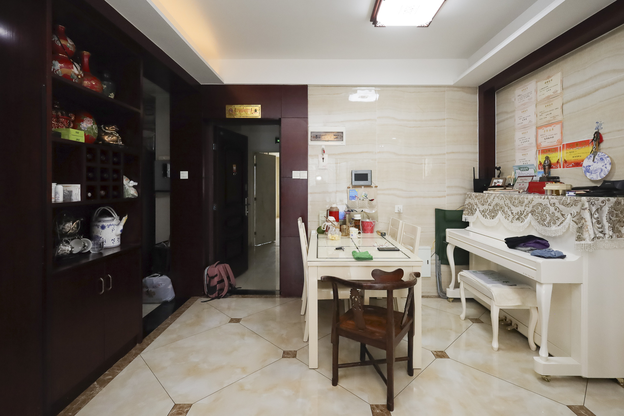 世茂外滩里(世茂铂翠湾三期)  3室2厅1卫    147.93万 世茂外滩里(世茂铂翠湾三期)  3室2厅1卫    147.93万客厅